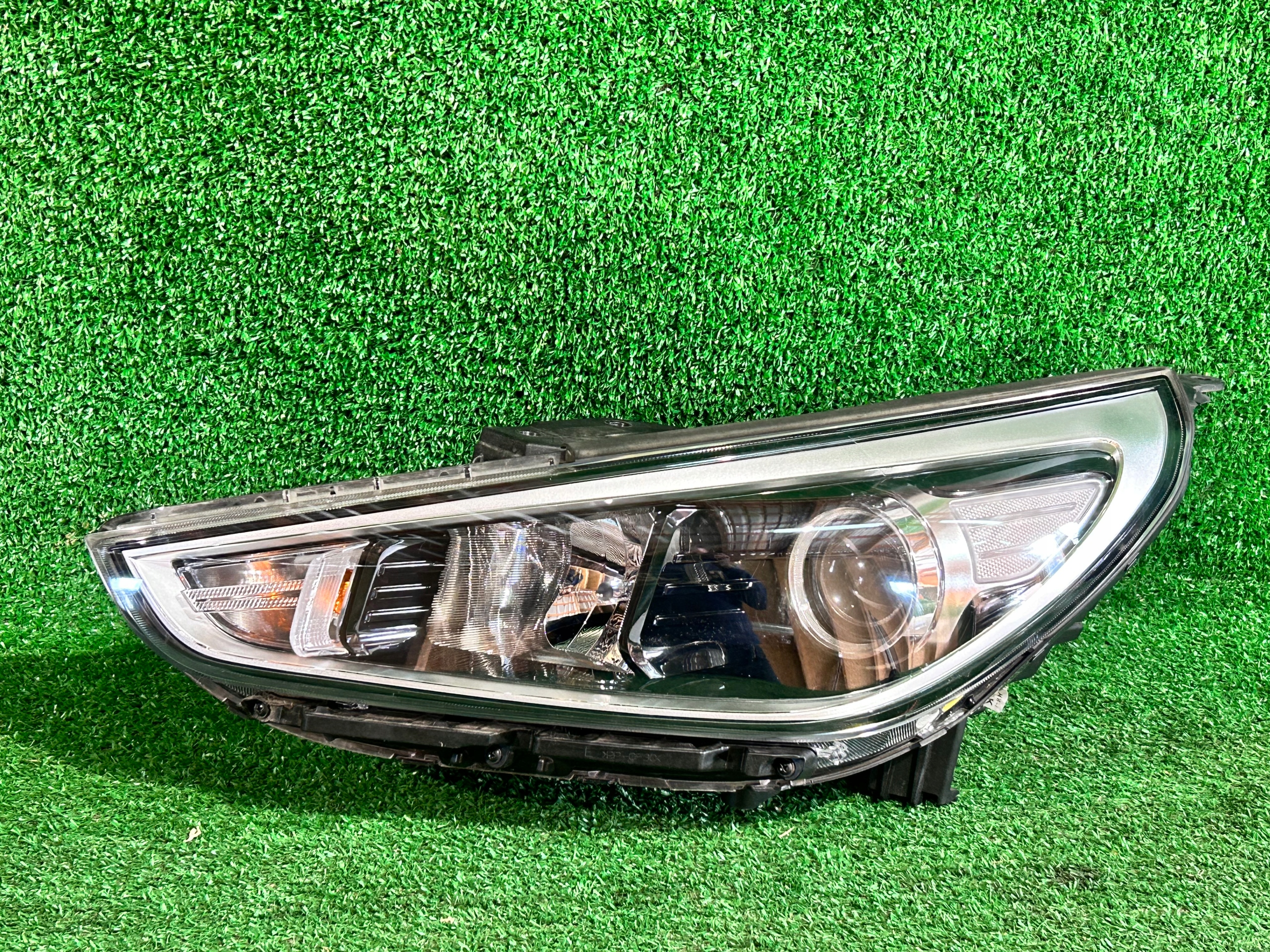 REFLEKTOR left HYUNDAI I30 III
