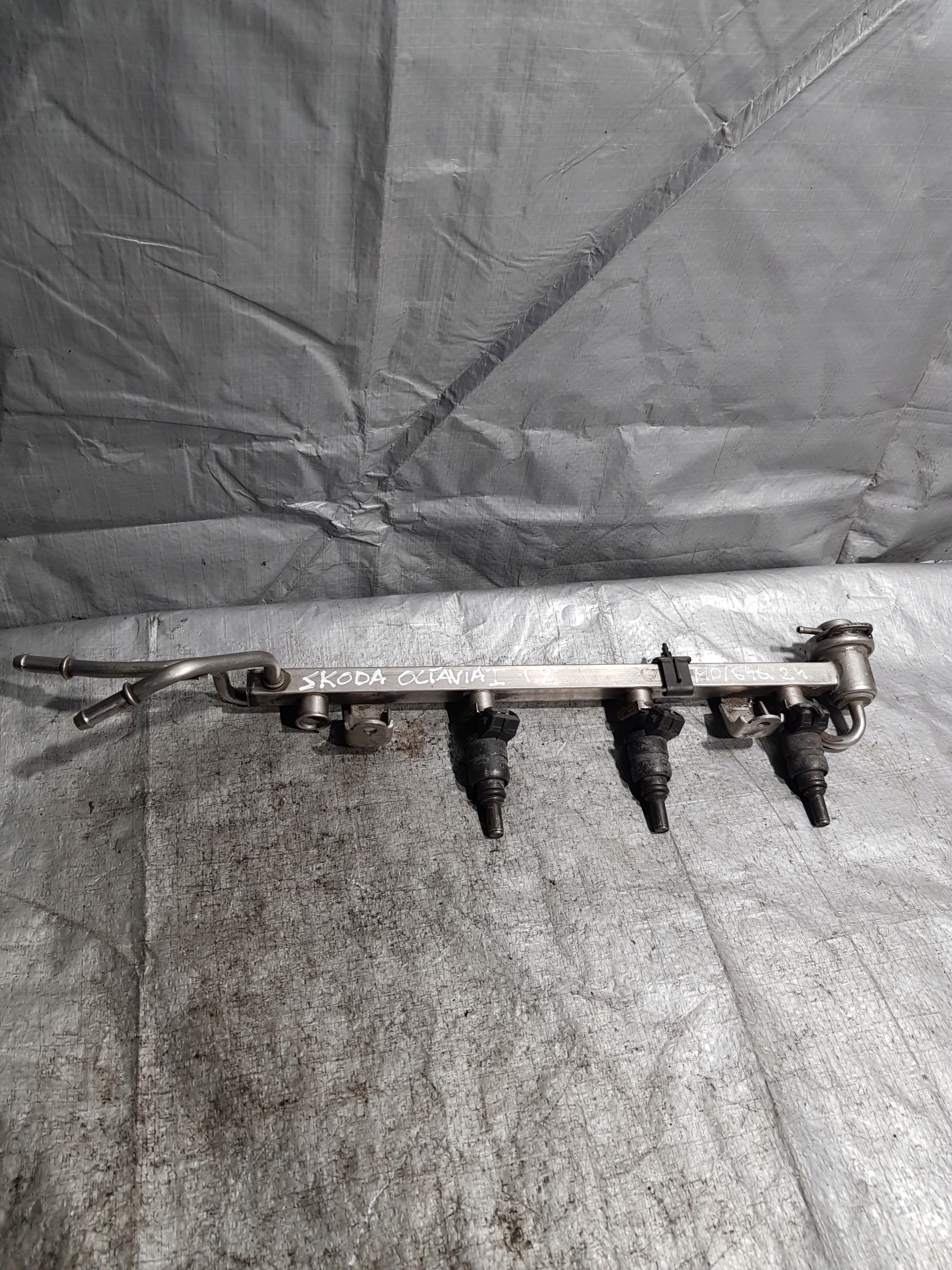 Rampe injection 06A90603ID SKODA OCTAVIA et 1.8