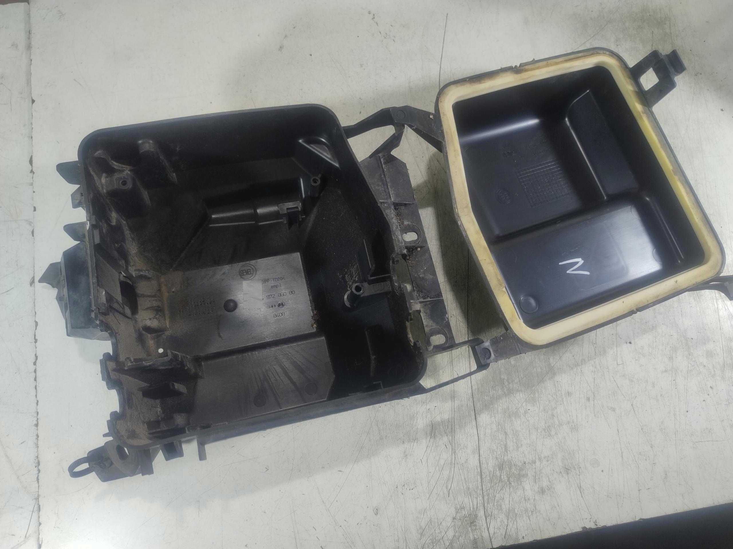 корпус коробки предохранителей CITROEN JUMPY Expert Scudo II 1497286080