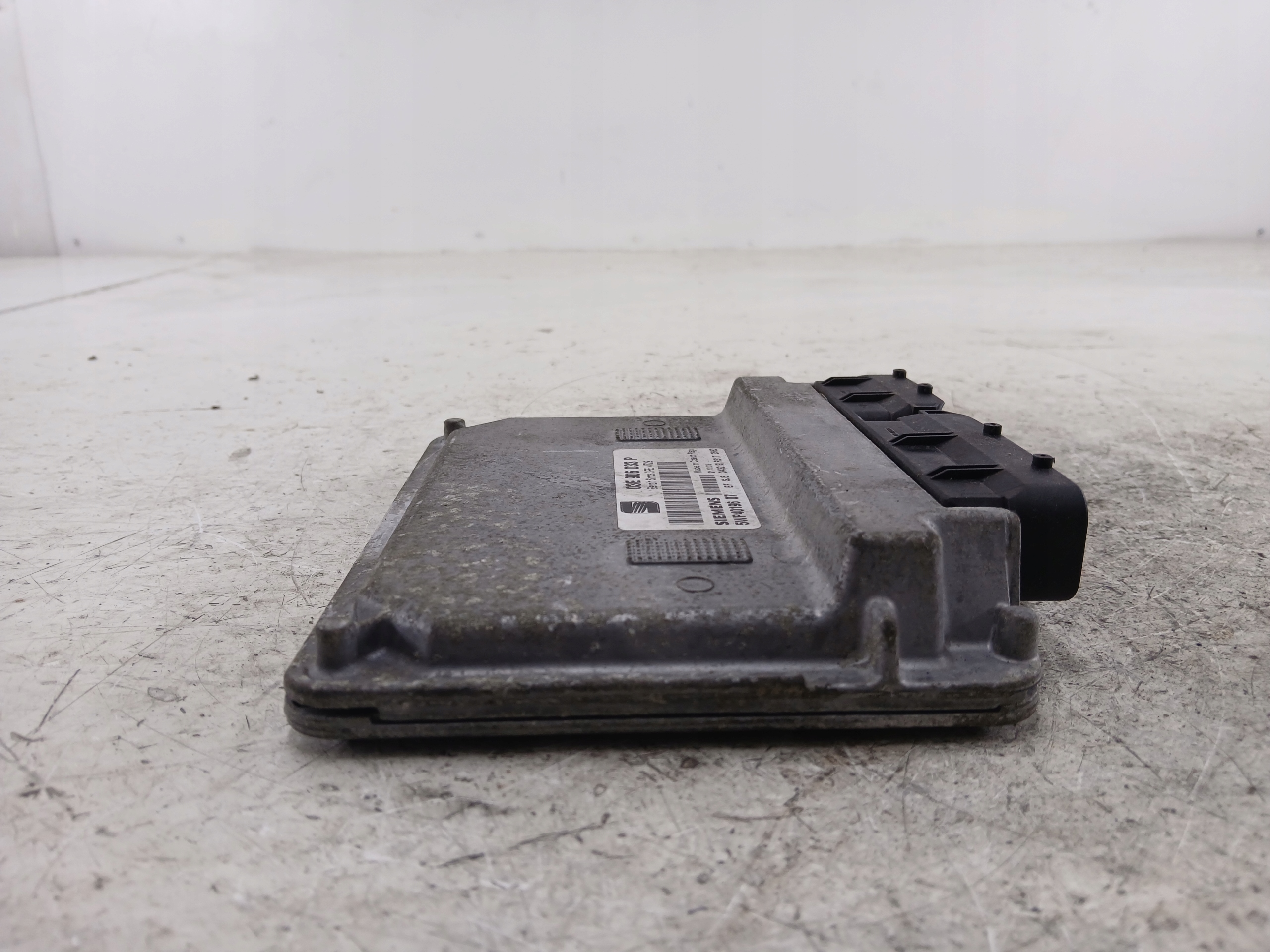 SEAT IBIZA III 1.2 control unit of the engine 03E906033P