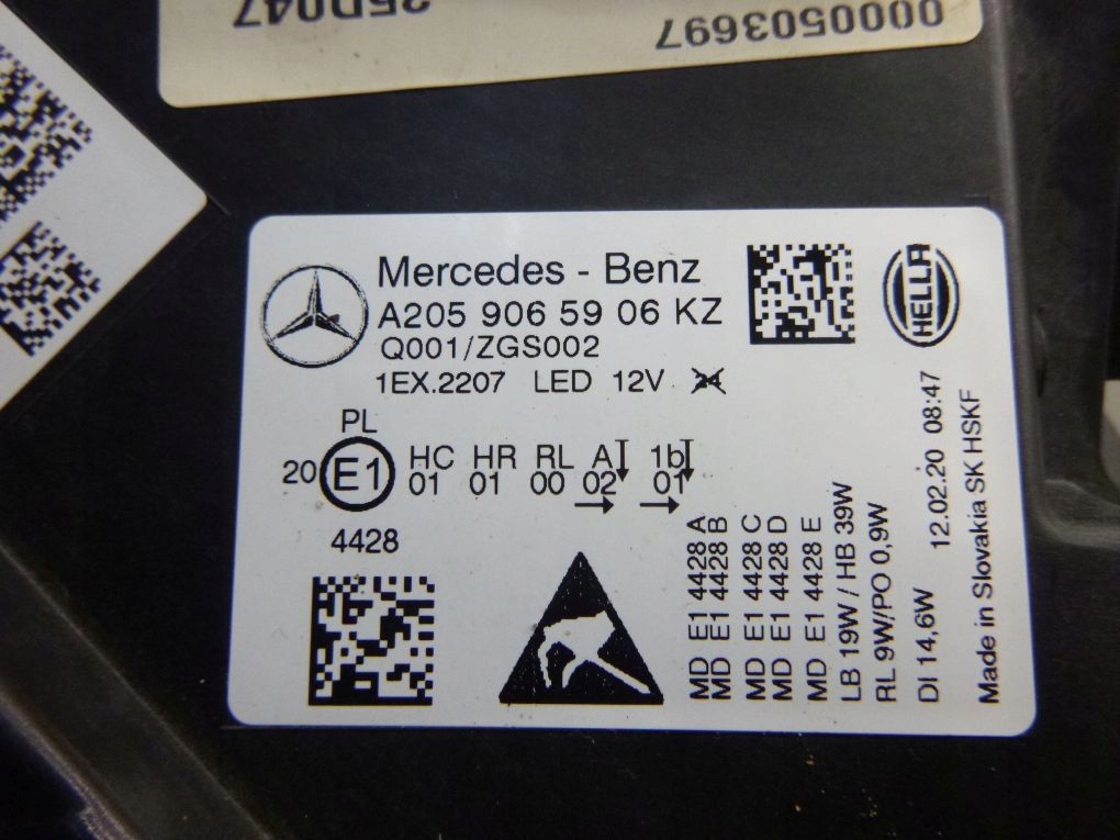 MERCEDES C KLASA W205 PERFORMANCE LED front left