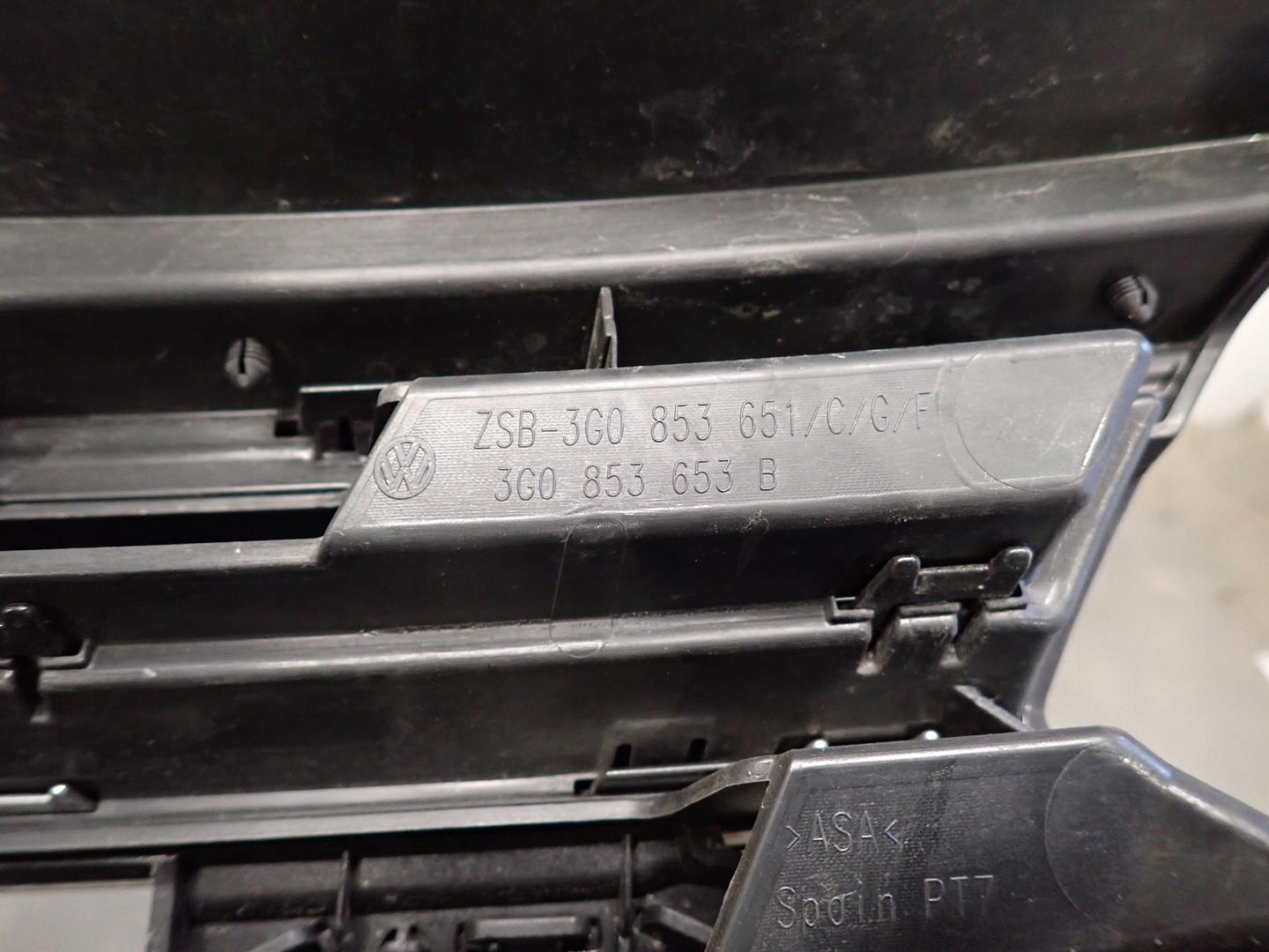 Grill VW PASSAT B8 GTE 2014- 3G0853651