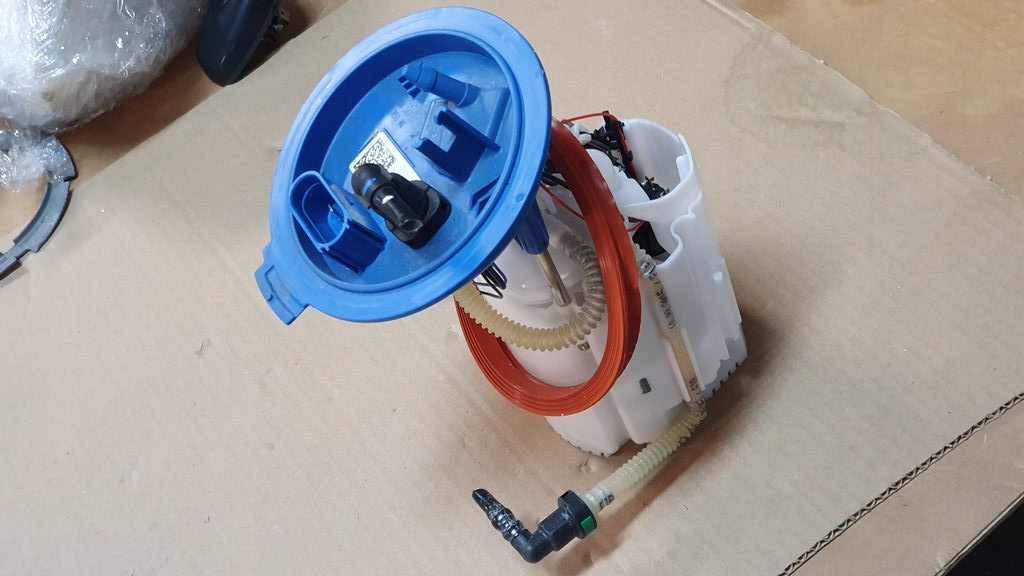 feed pump tanks 5Q0919051BK as new VW AUDI