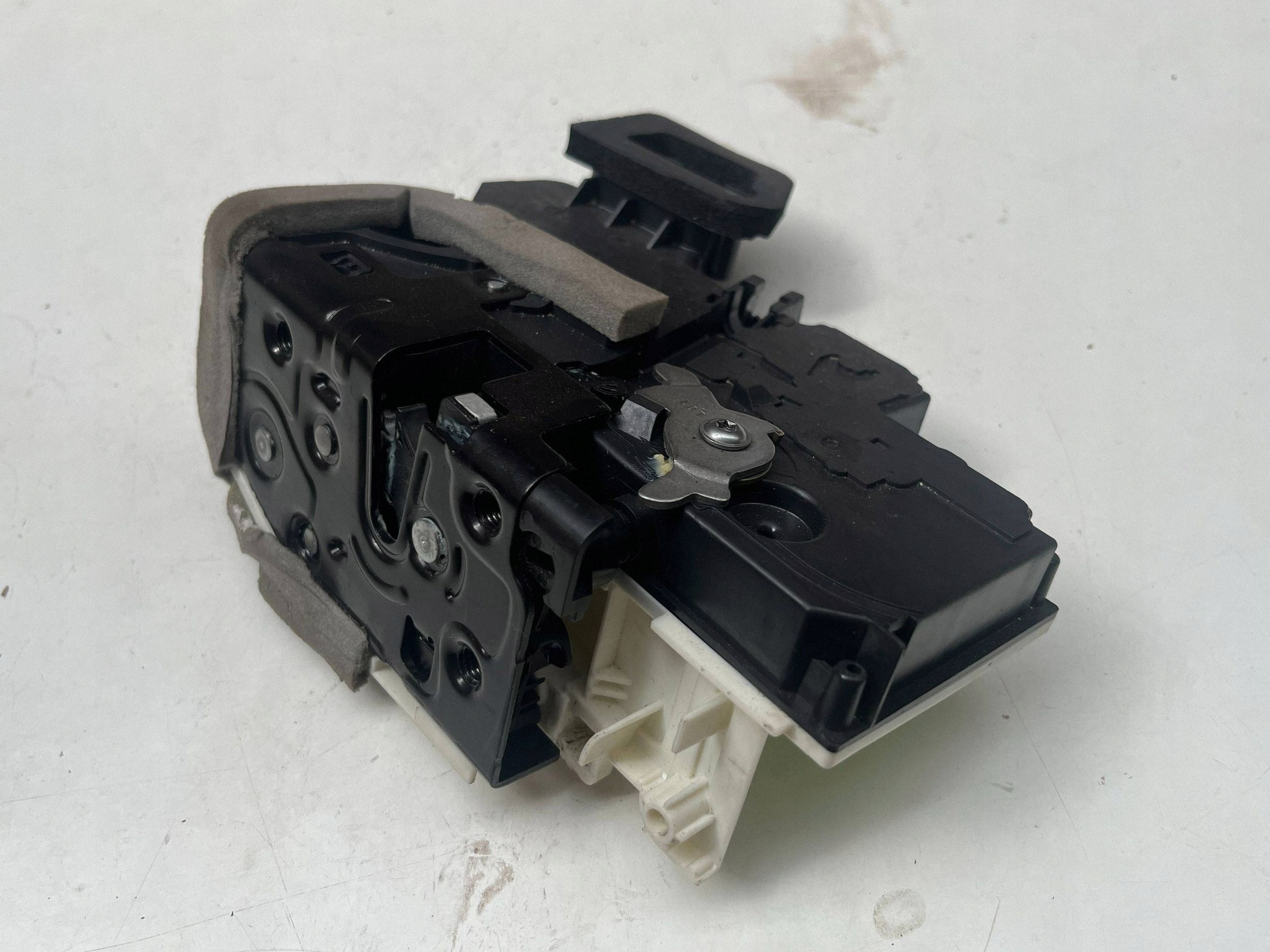 AUDI A6 C8 lock door left rear part 4K0839015P @M