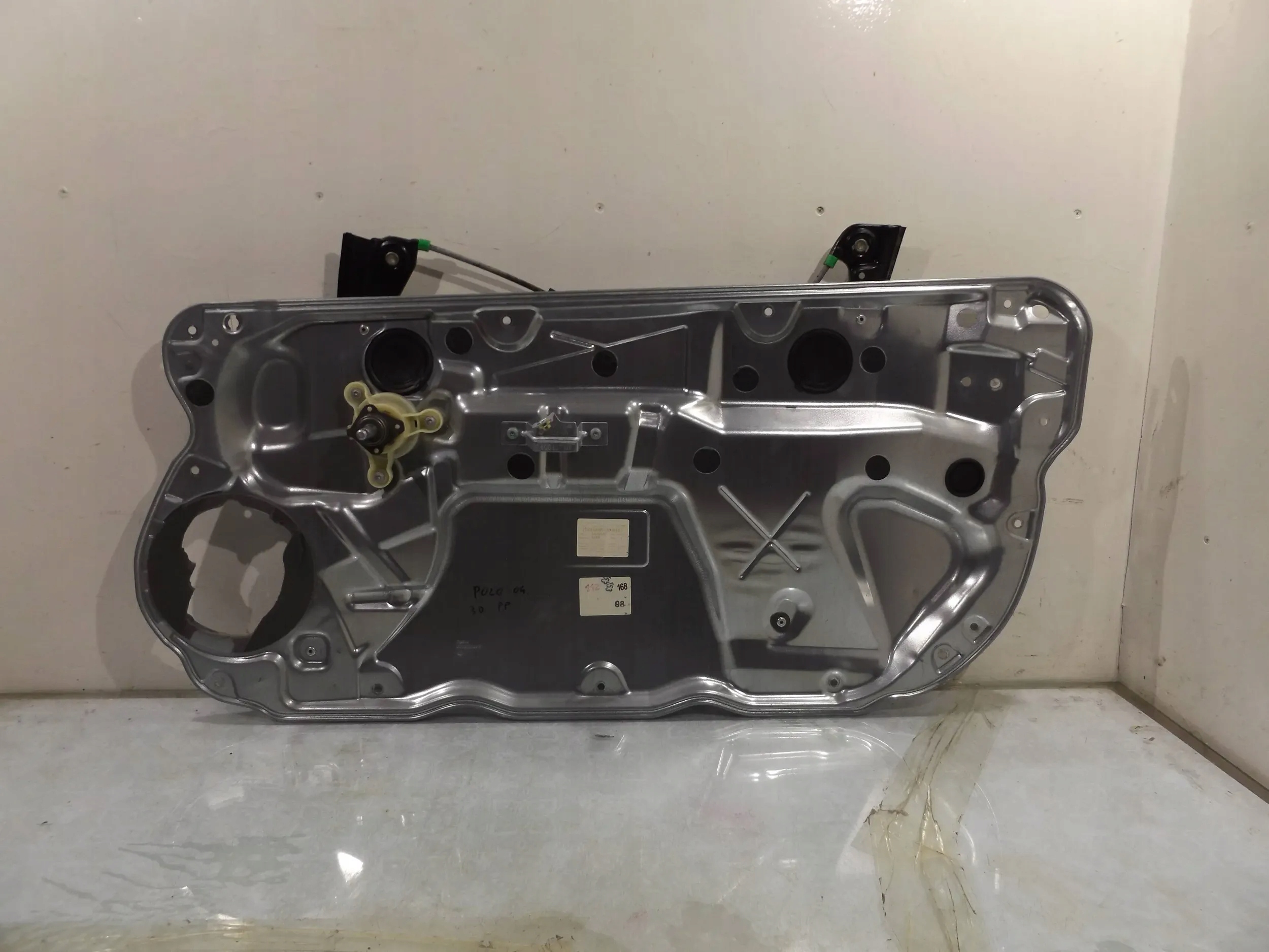 POLO IV 9N 3D PODNOŚNIK PRAWY PRZÓD