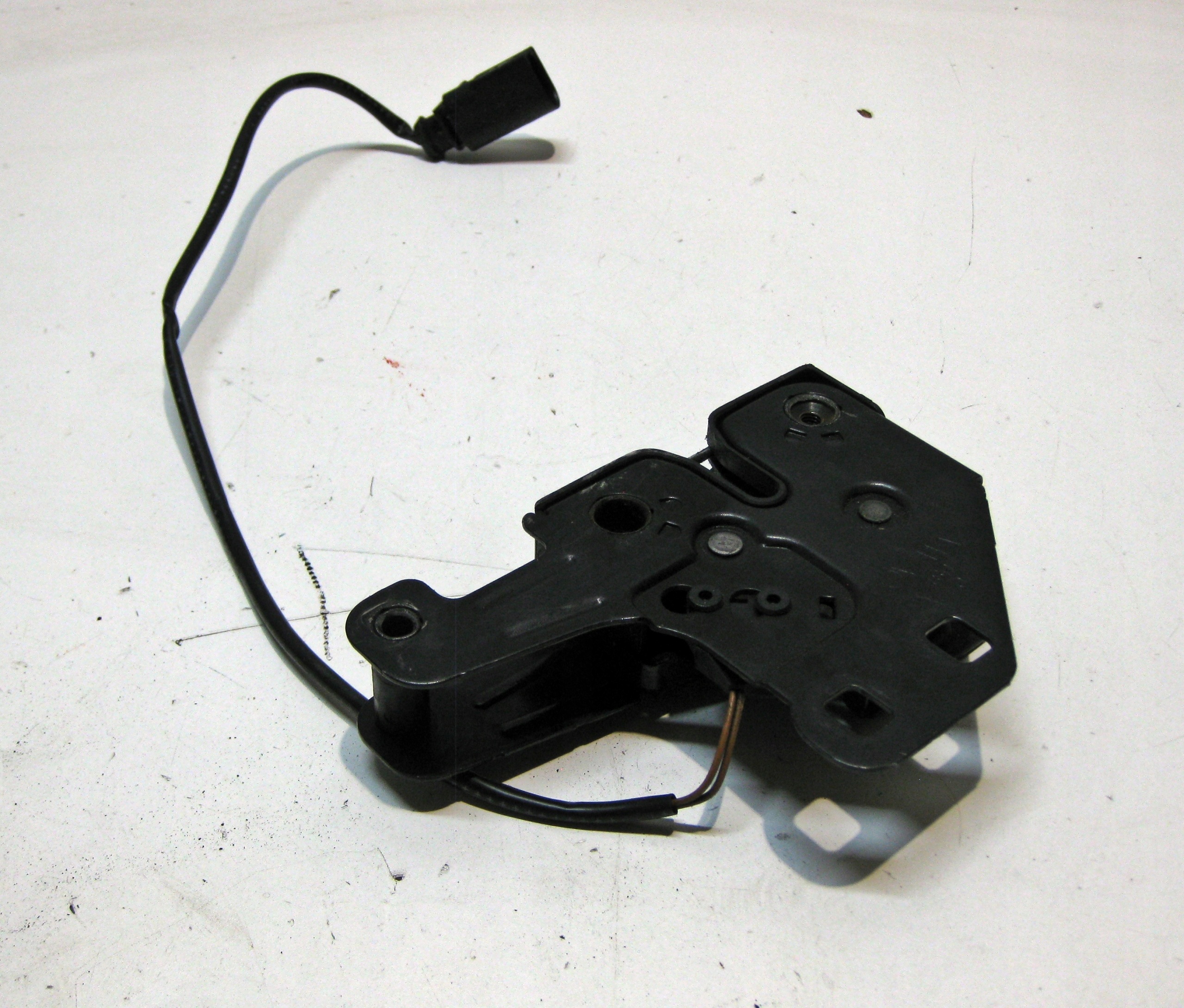 AUDI A6 C6 bonnet latch lock RYGIEL MIKROSTYK 4F0823509B