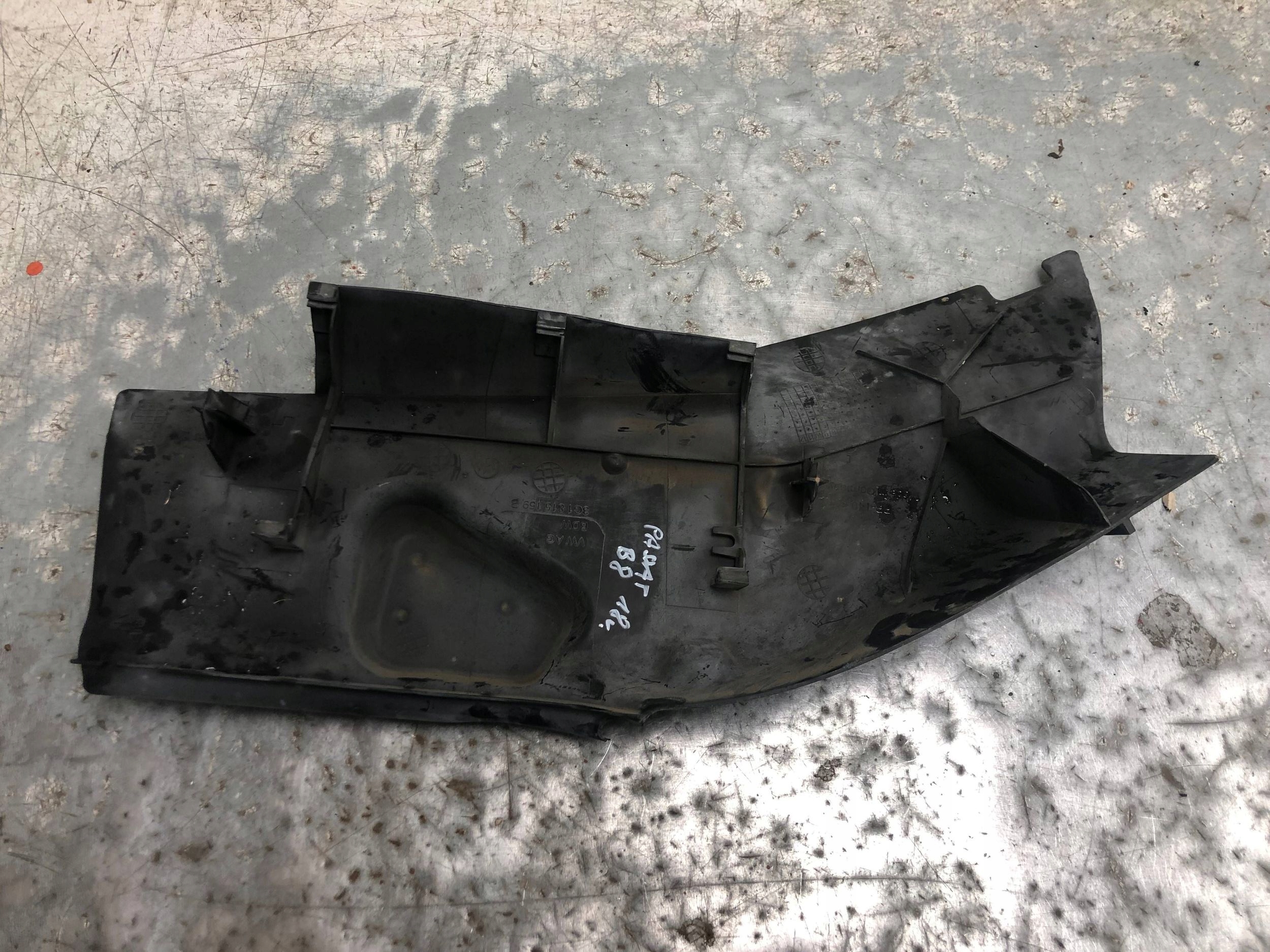 cover RYNNA under the window VW PASSAT B8 3G1815159B