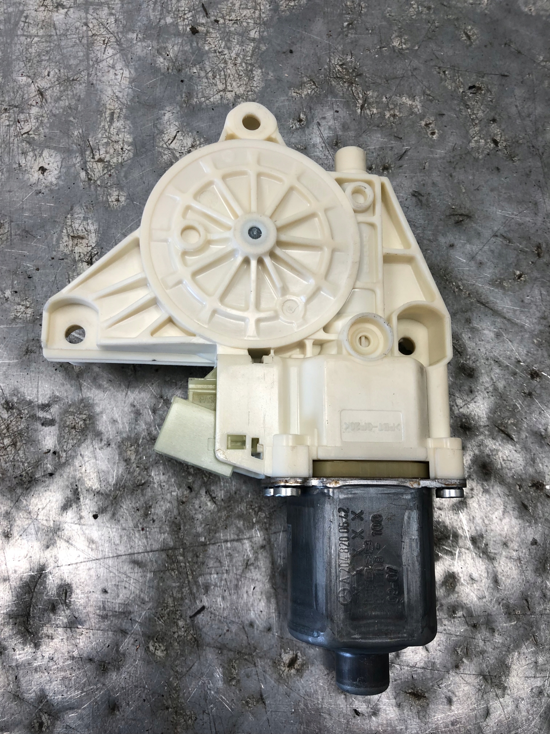 mini motor windows right rear part MERCEDES W204 A2048200642