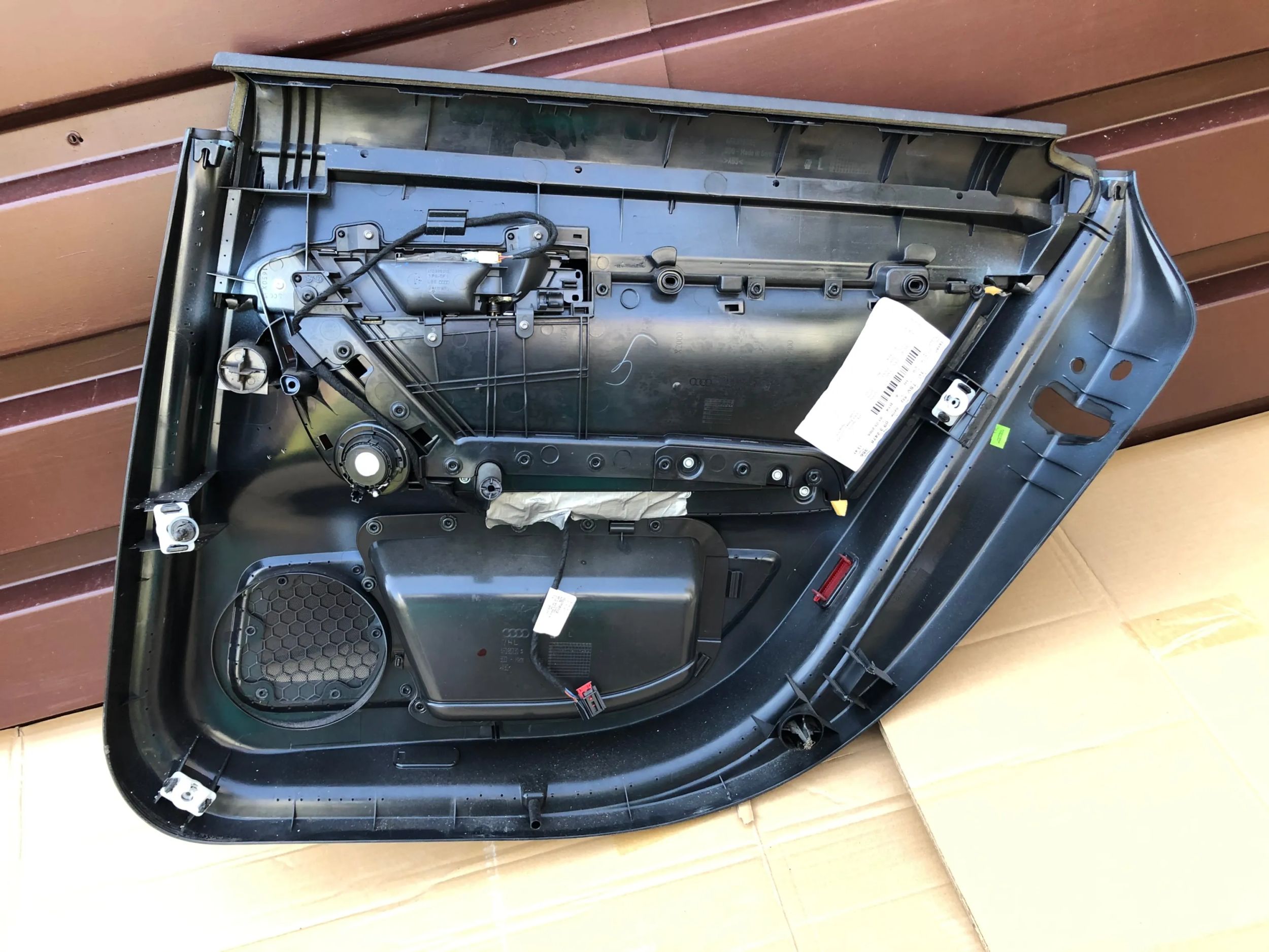 AUDI A6 C6 side upholstery left rear part 0231