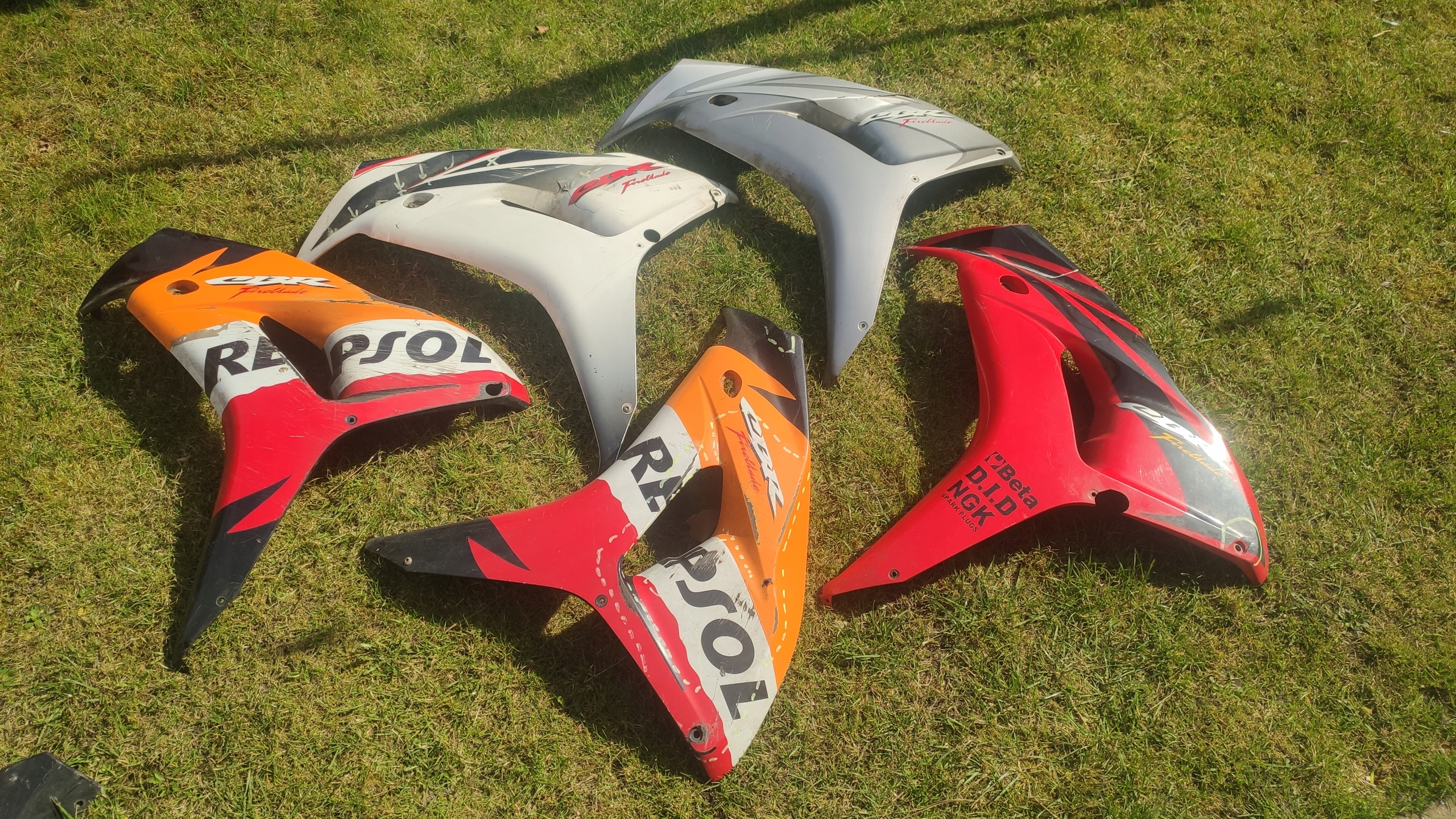 ЕС КАПОТ ЛЕВЫЙ ОБТЕКАТЕЛЬ HONDA CBR 1000 RR SC57