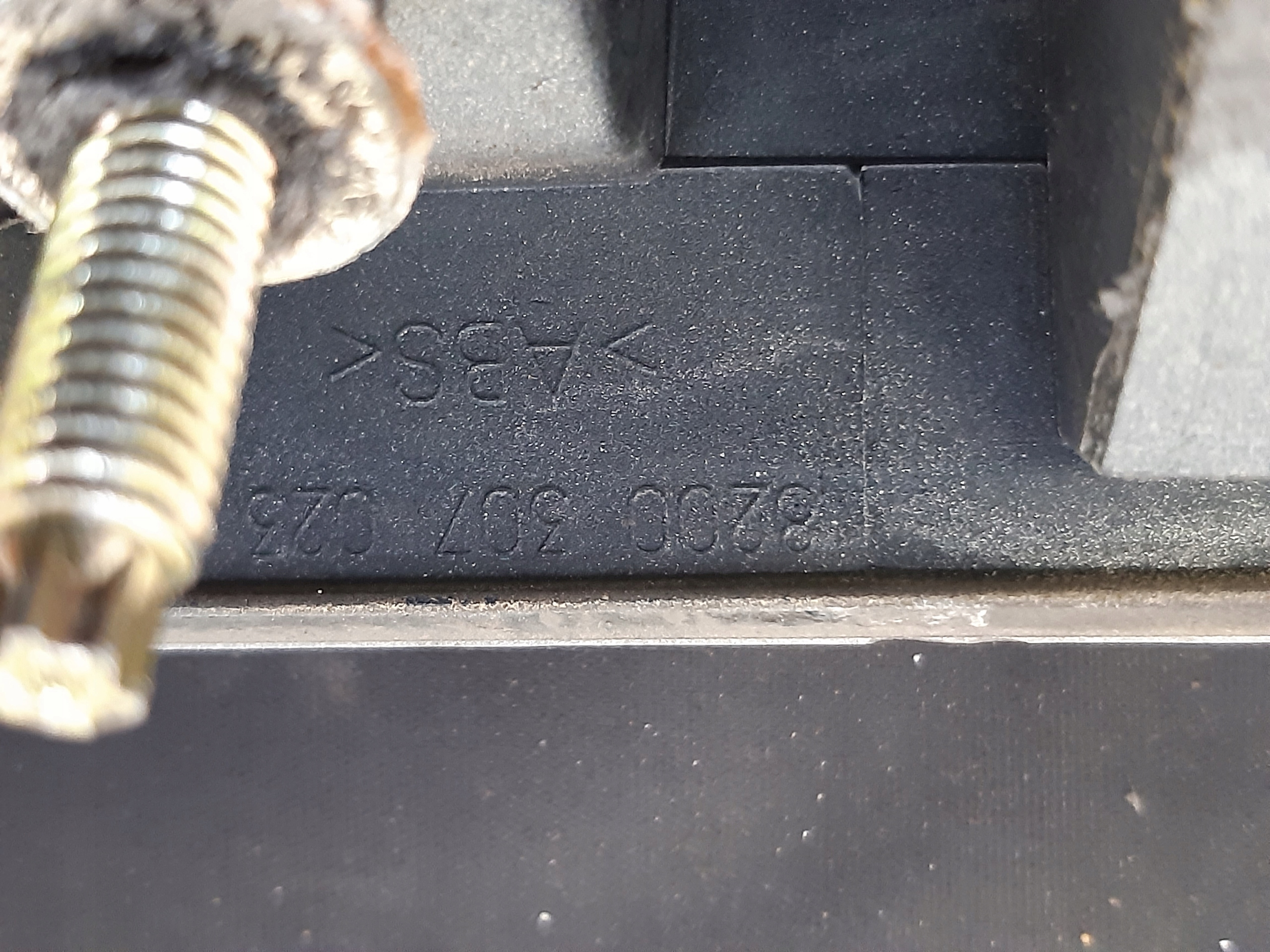 Moulage du capot 8200307023 Renault Modus