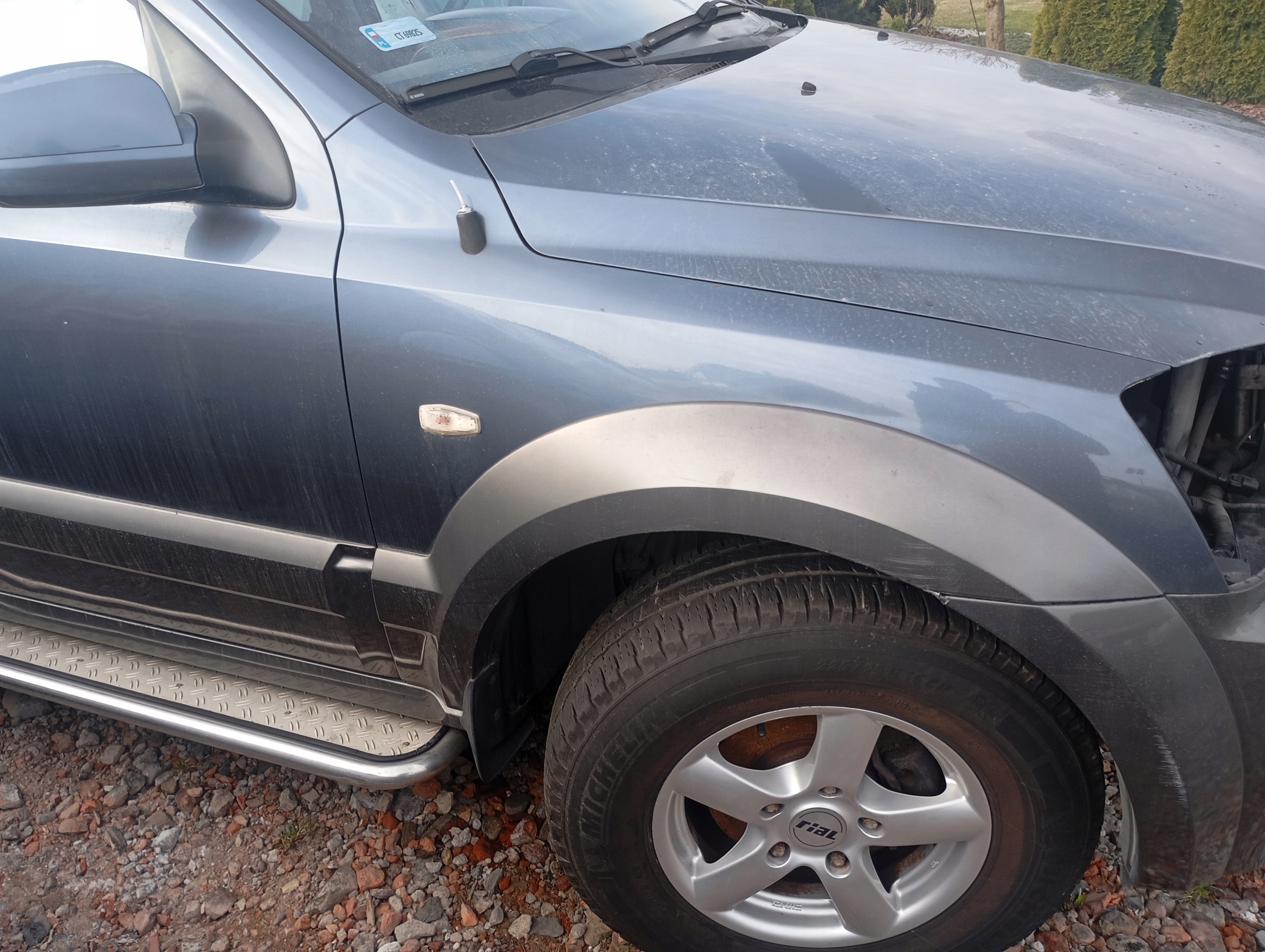BLOTNIK PRAWY PRZOD PRZEDNI KIA SORENTO 1 I