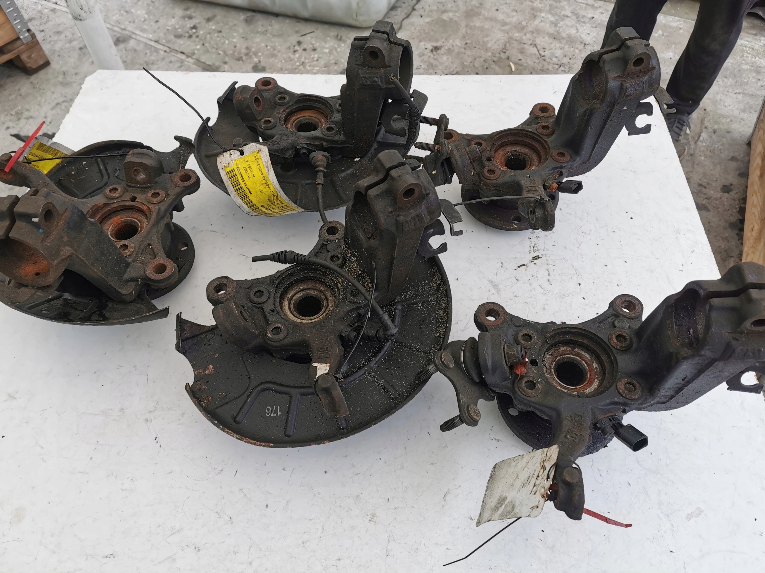 VW CADDY swing right JARZMO OSOBNO original