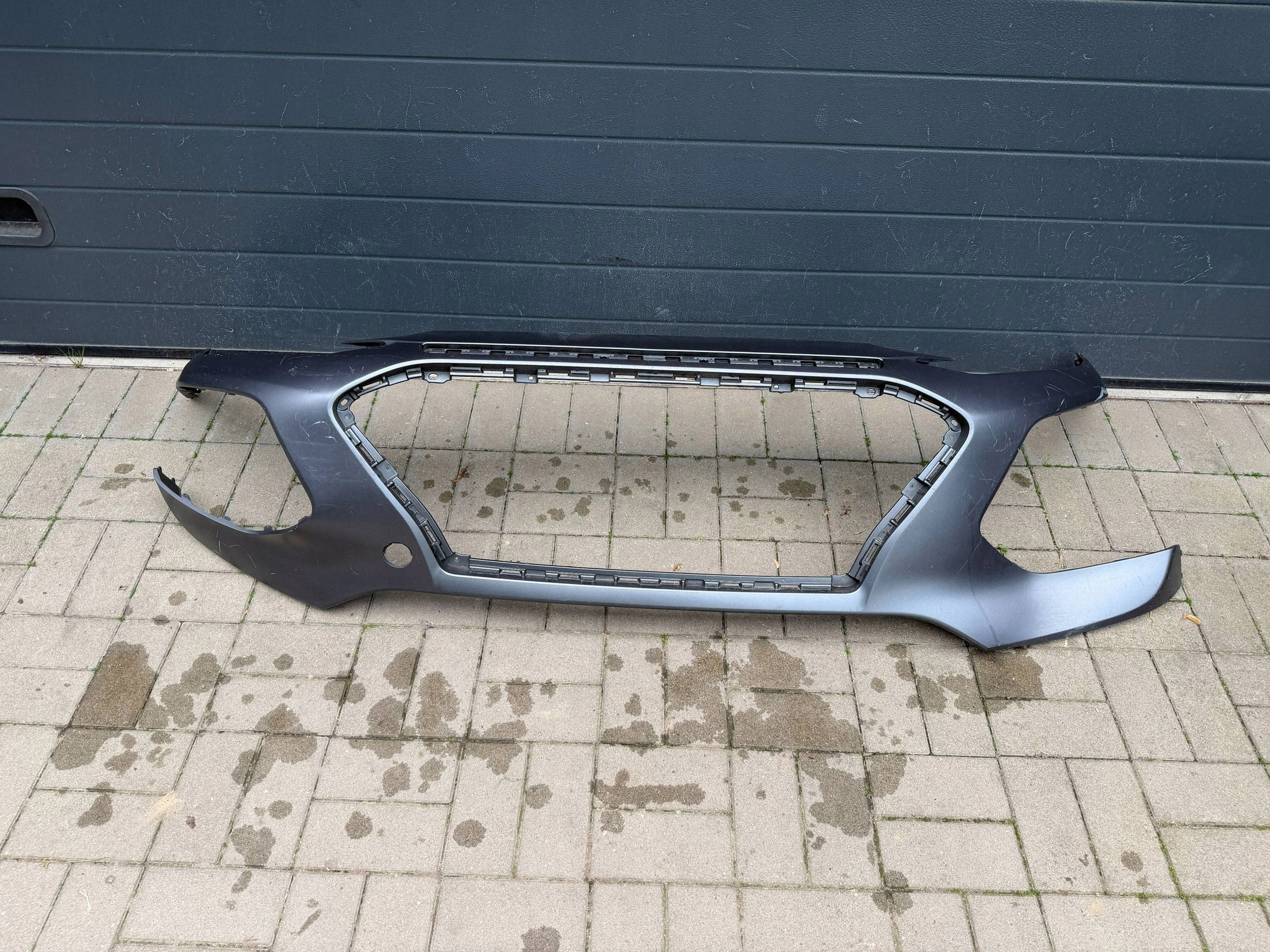Hyundai Kona 1 and 17- bumper front front