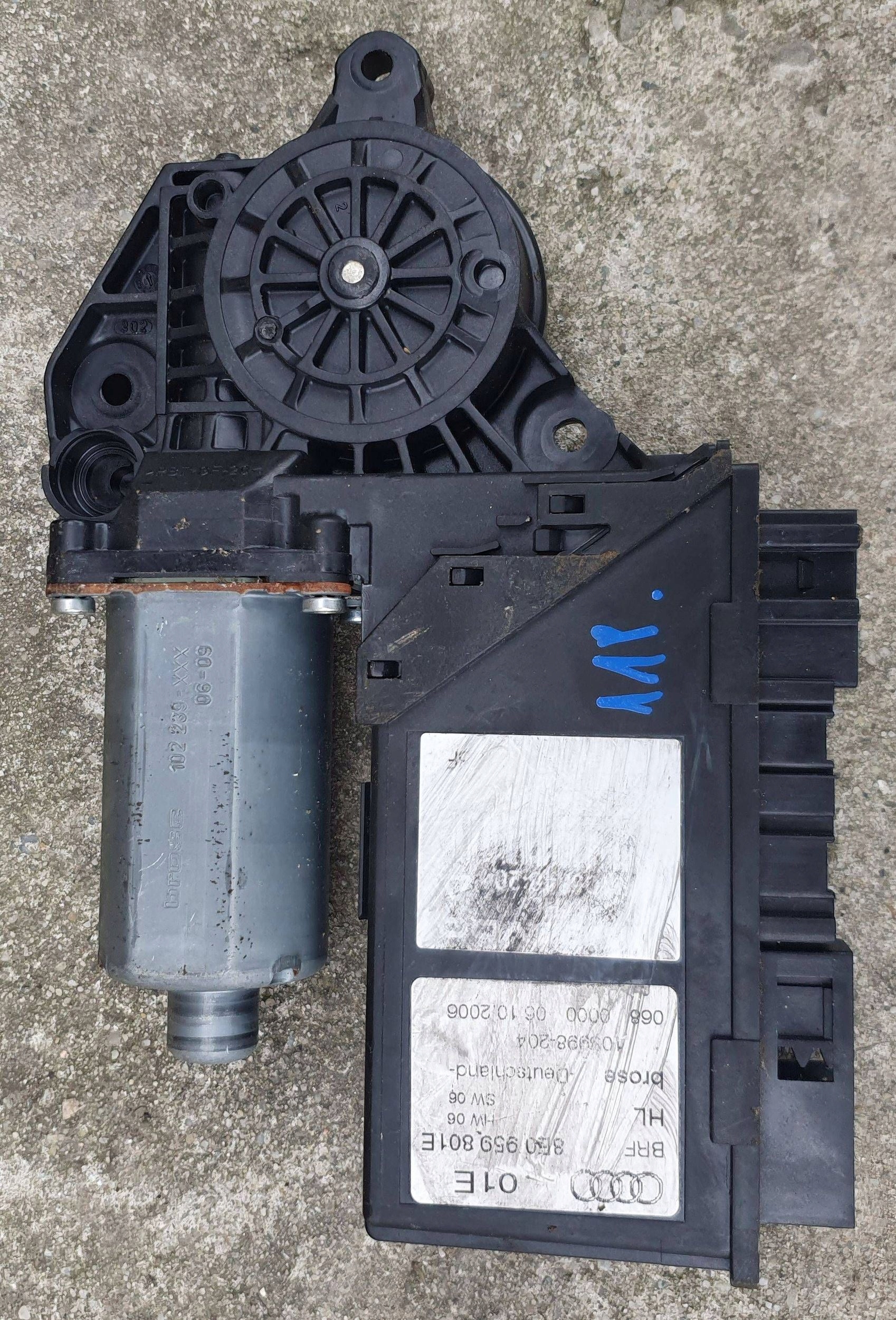 Audi A4 8E0 mini motor windows left rear part