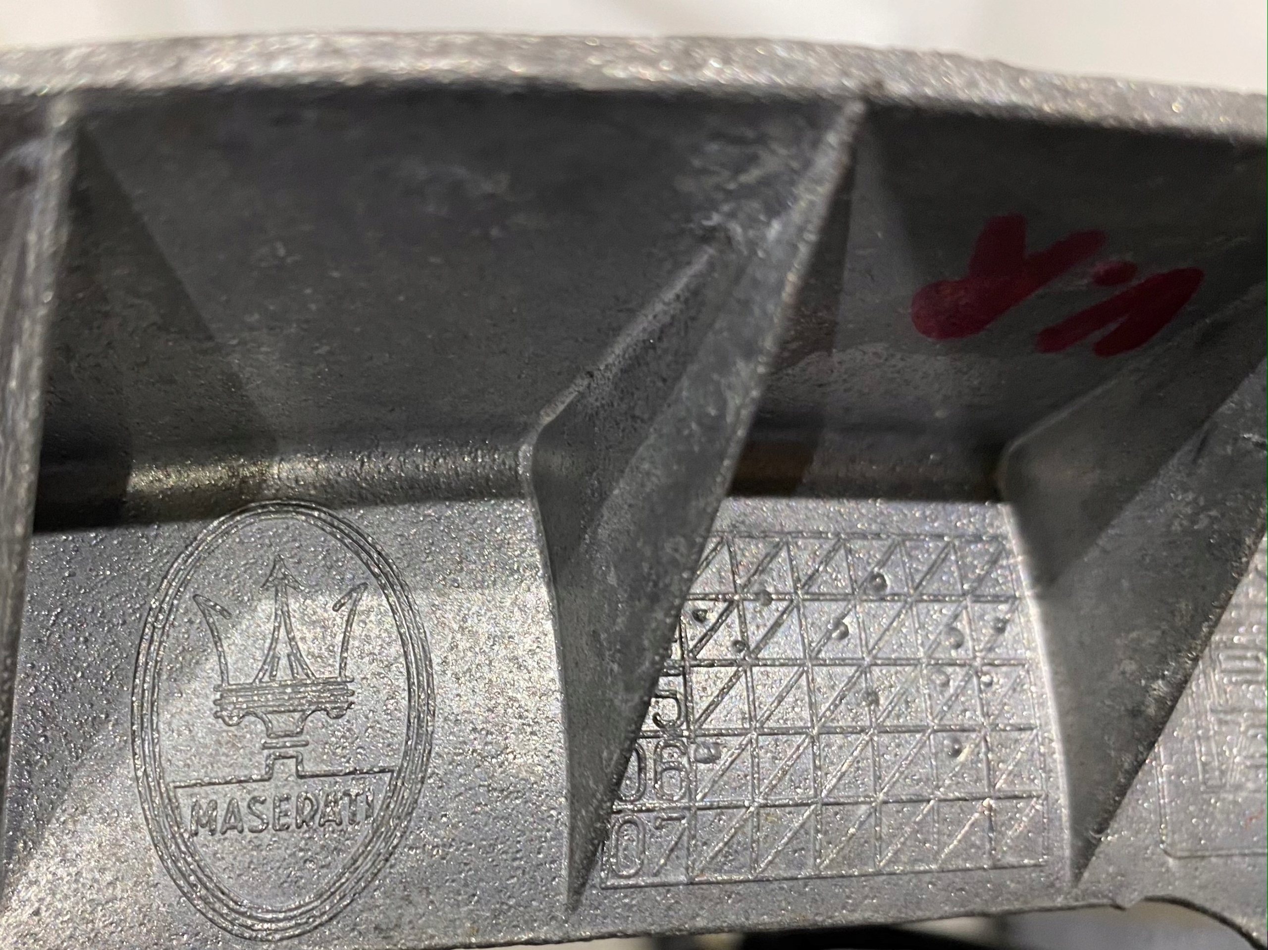 MASERATI QUATTROPORTE M139 handle bracket RH