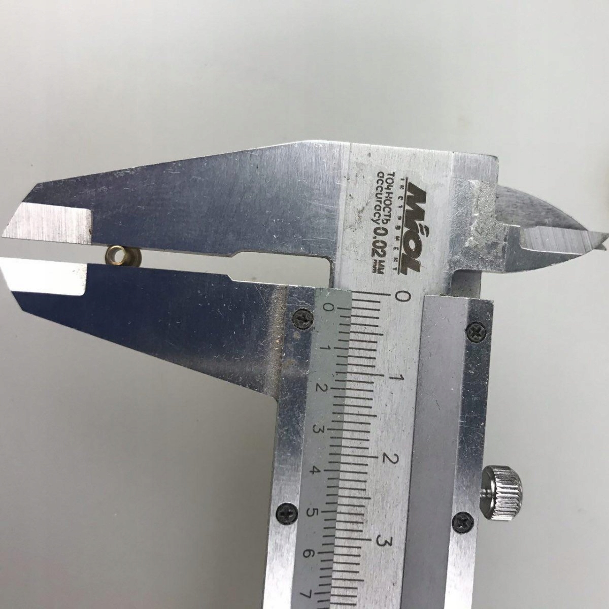 Tulejki przelotki do ramek 2,5X4,5mm 11000szt 1kg Kod producenta HL41-3