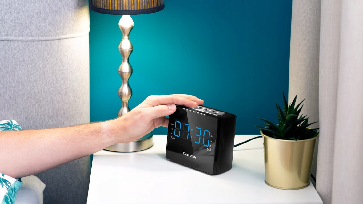 RADIOBUDZIK RADIO FM KRUGER MATZ DUŻE CYFRY LED Kolor czarny