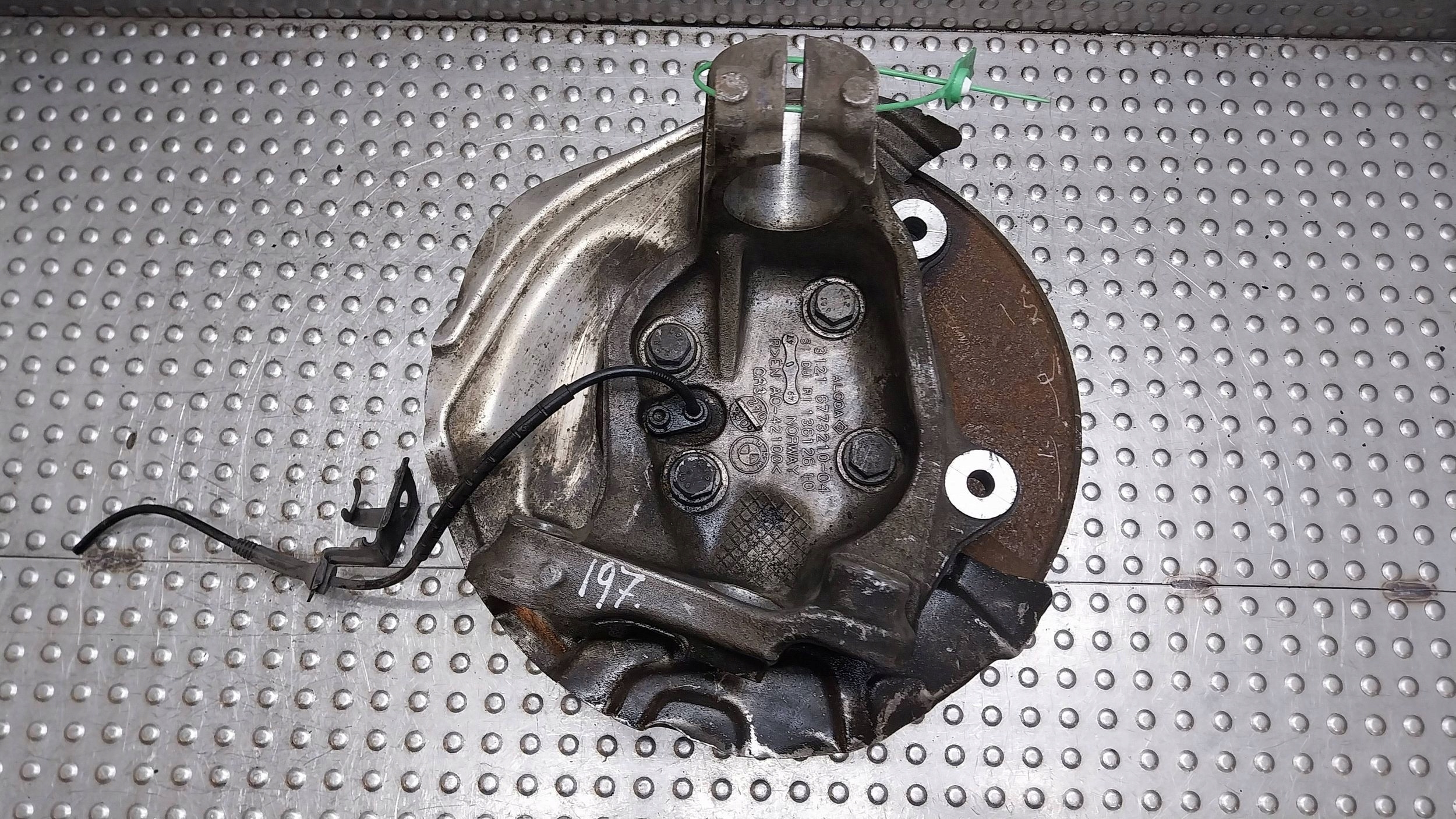 swing of the pivot right front 6773210 BMW E90 E91 E92 E93 E81 E82 E87
