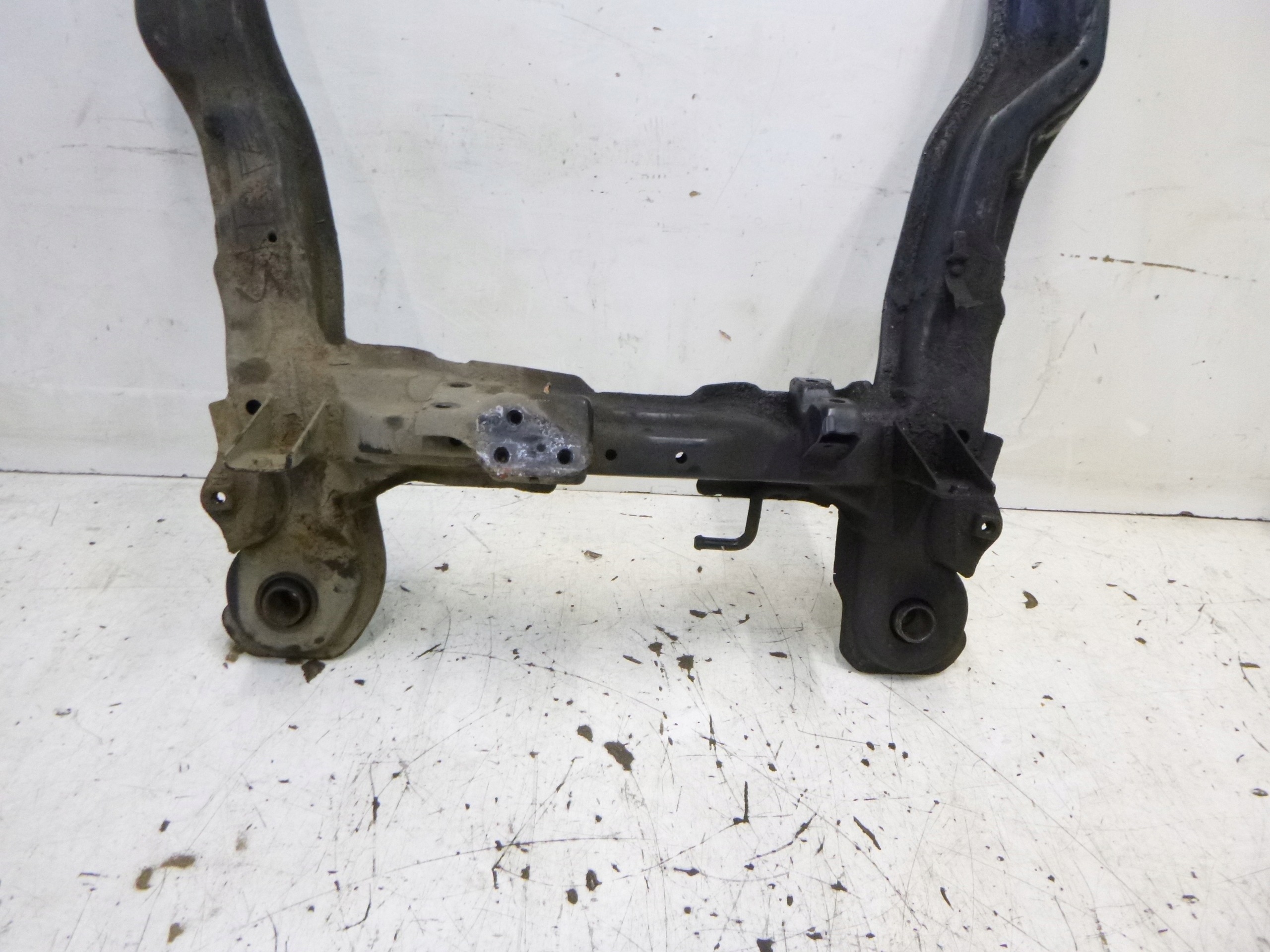 axle beam lawa subframe below engine front Hyundai Santa Fe and 2.4 B 01-06 OE EU
