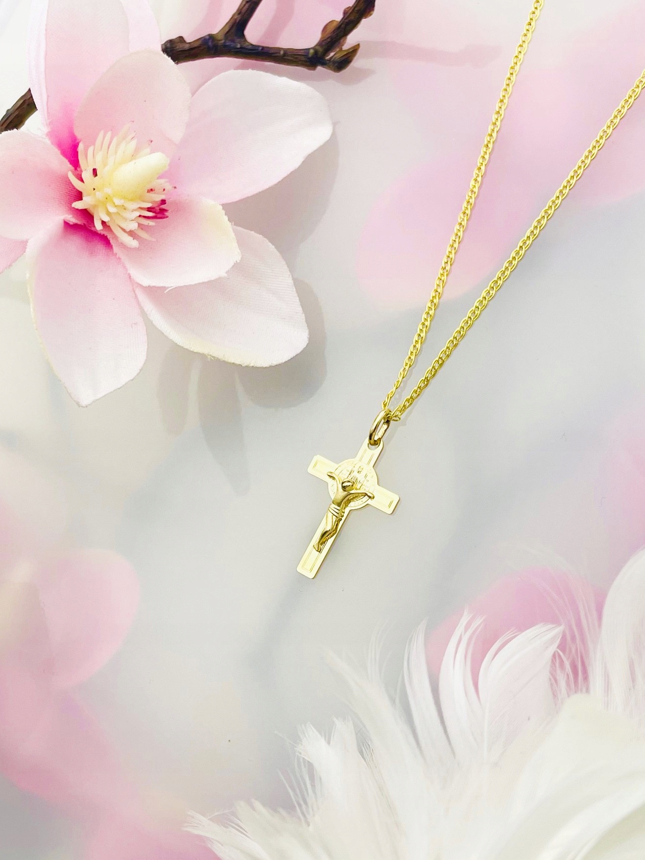 Zlatý křížek Ježíš Kristus figurka