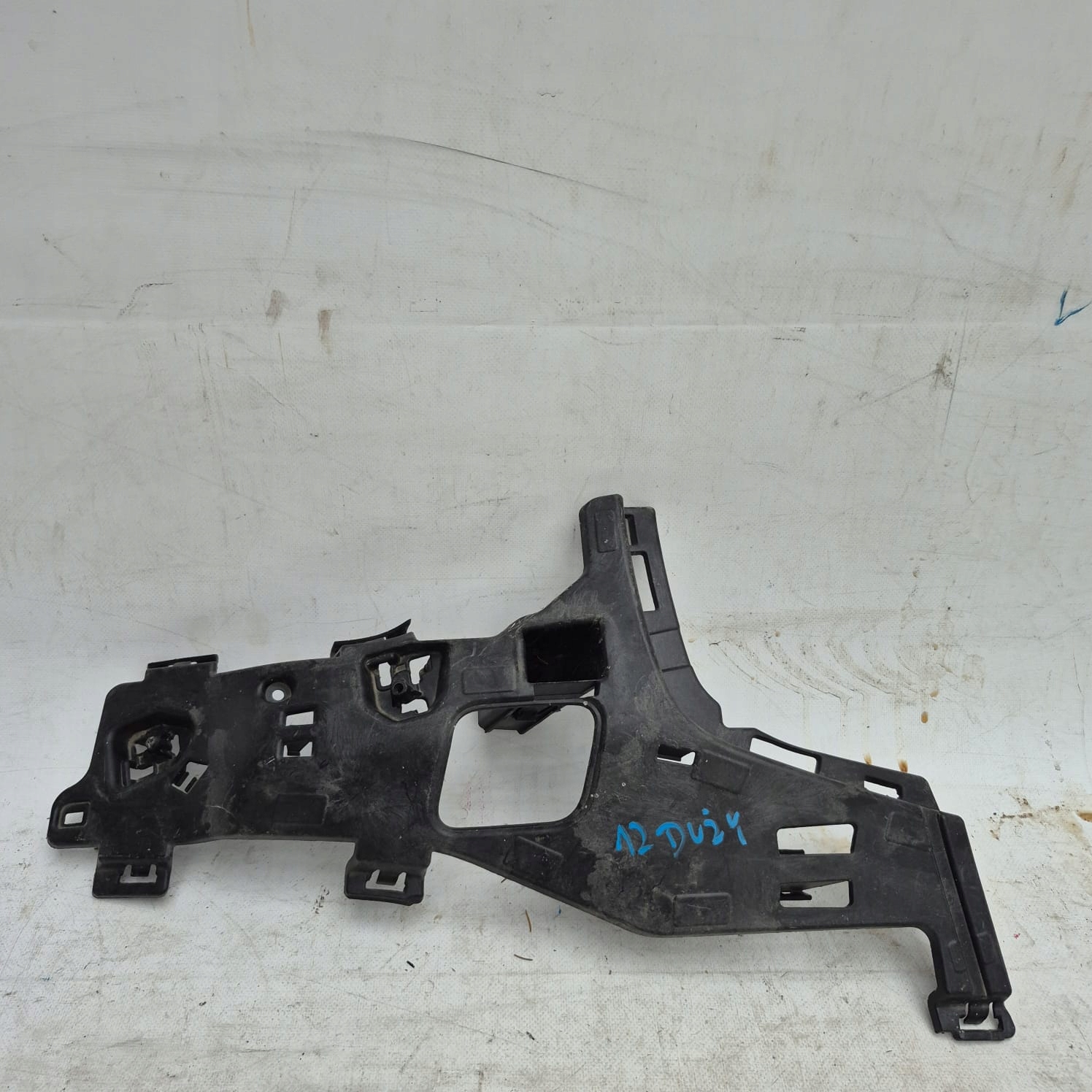 VOLVO S60 III V60 II 18 - holder support bracket left of a bumper 31455652
