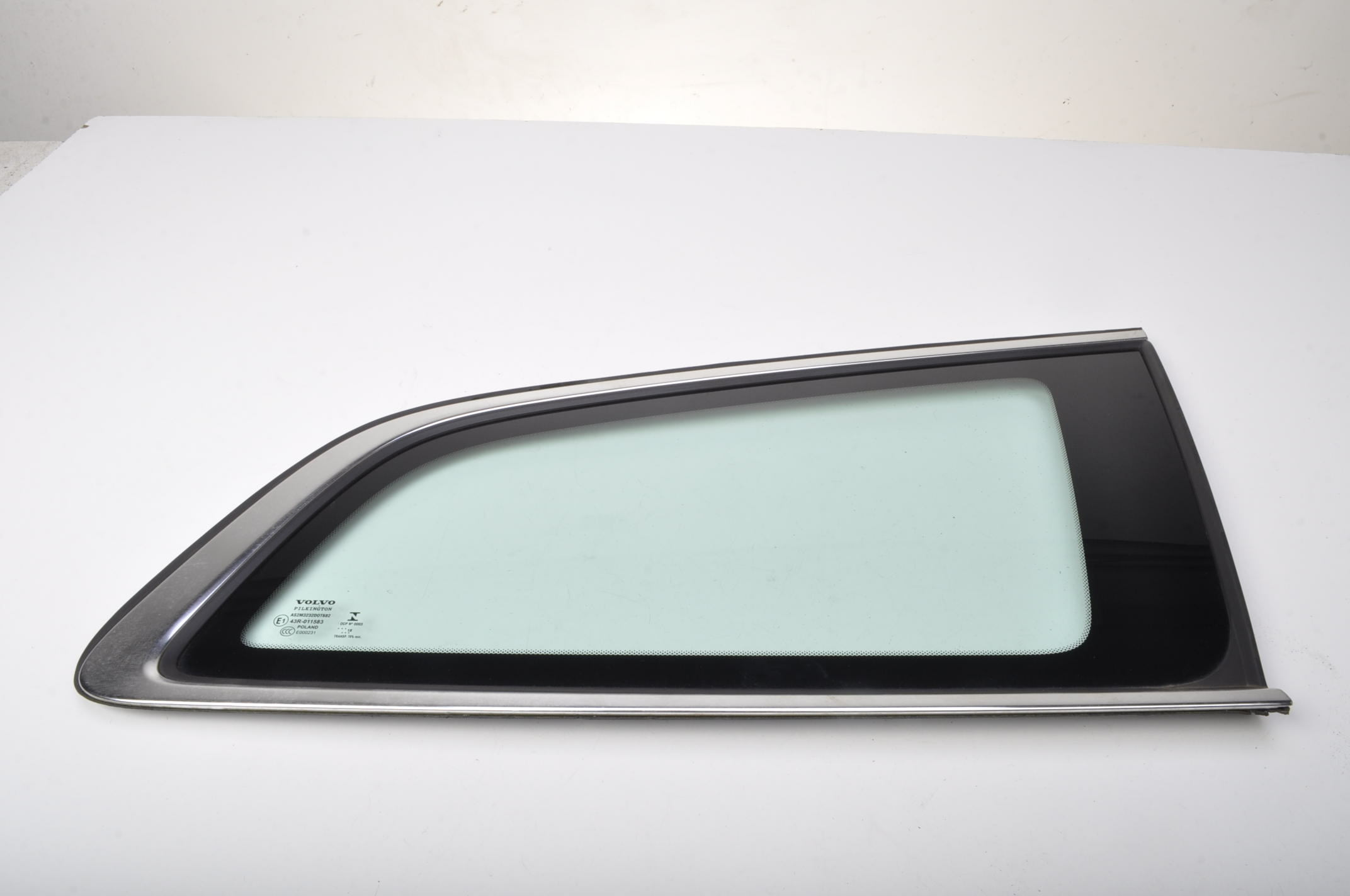 VOLVO V60 II кузовне скло правий задній задній 18R