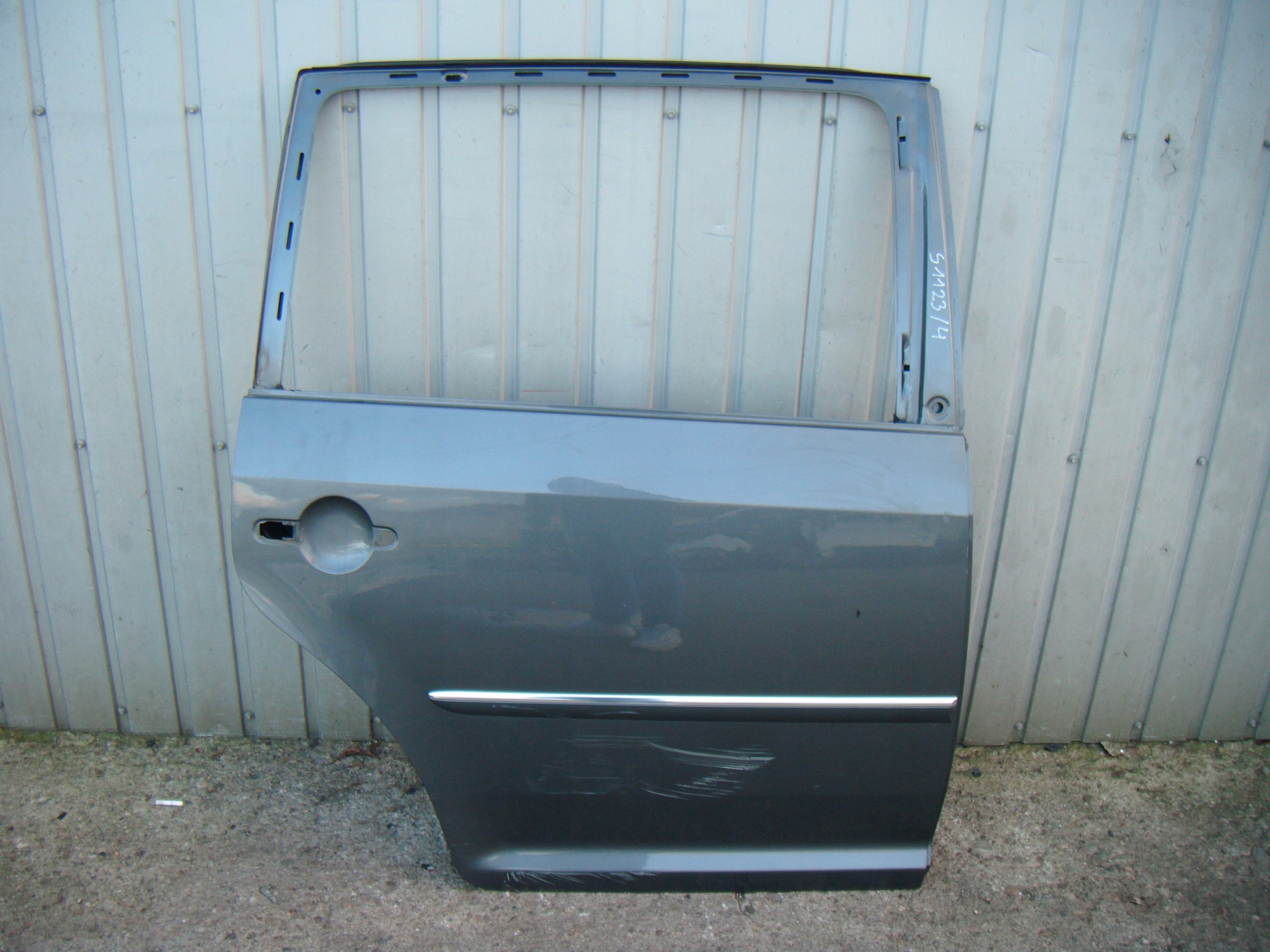 VOLKSWAGEN TOURAN 1 I LIFT 2006-2010 DRZWI PRAWY TYŁ