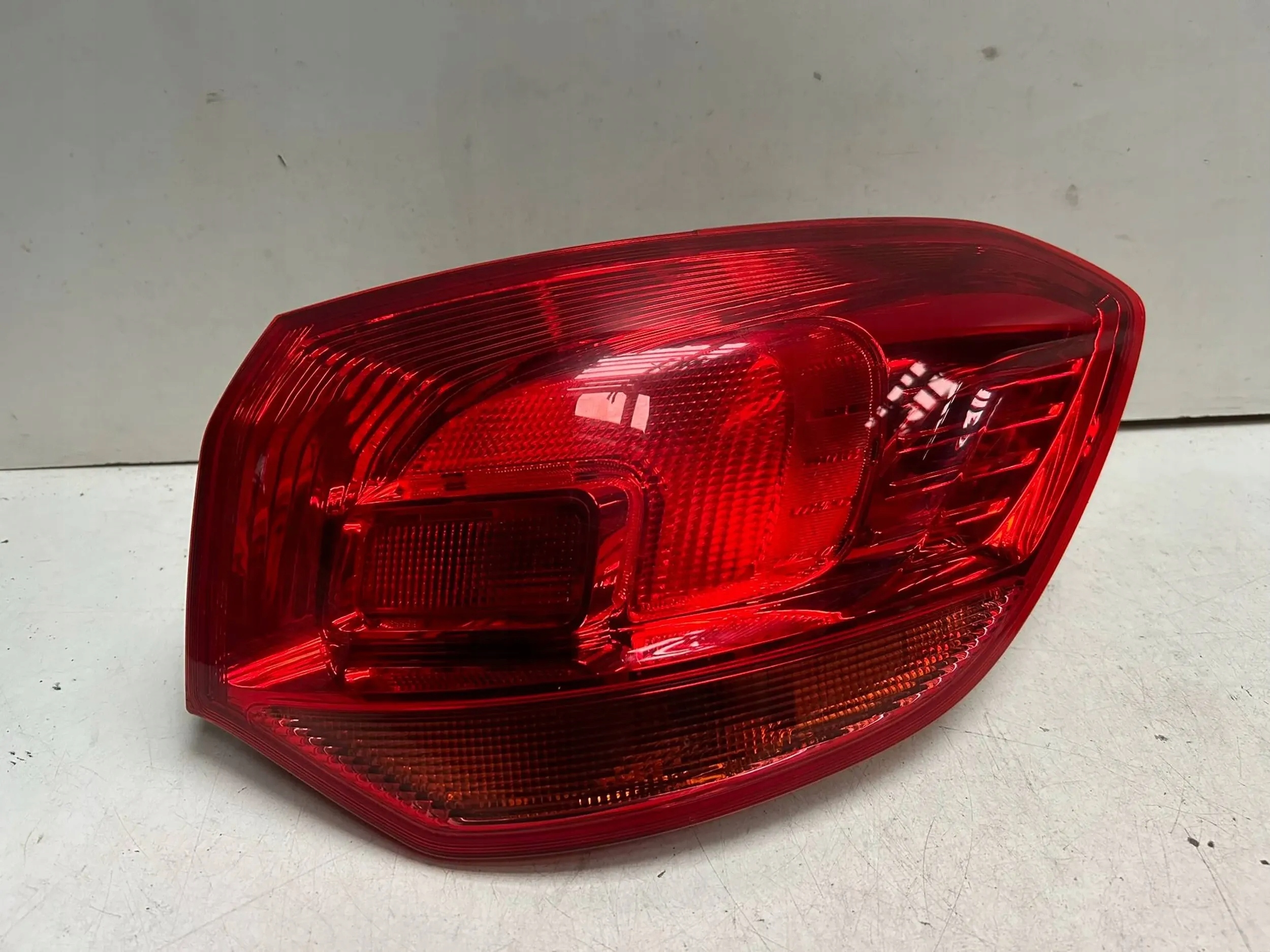 Lampa tył prawy Opel Astra J