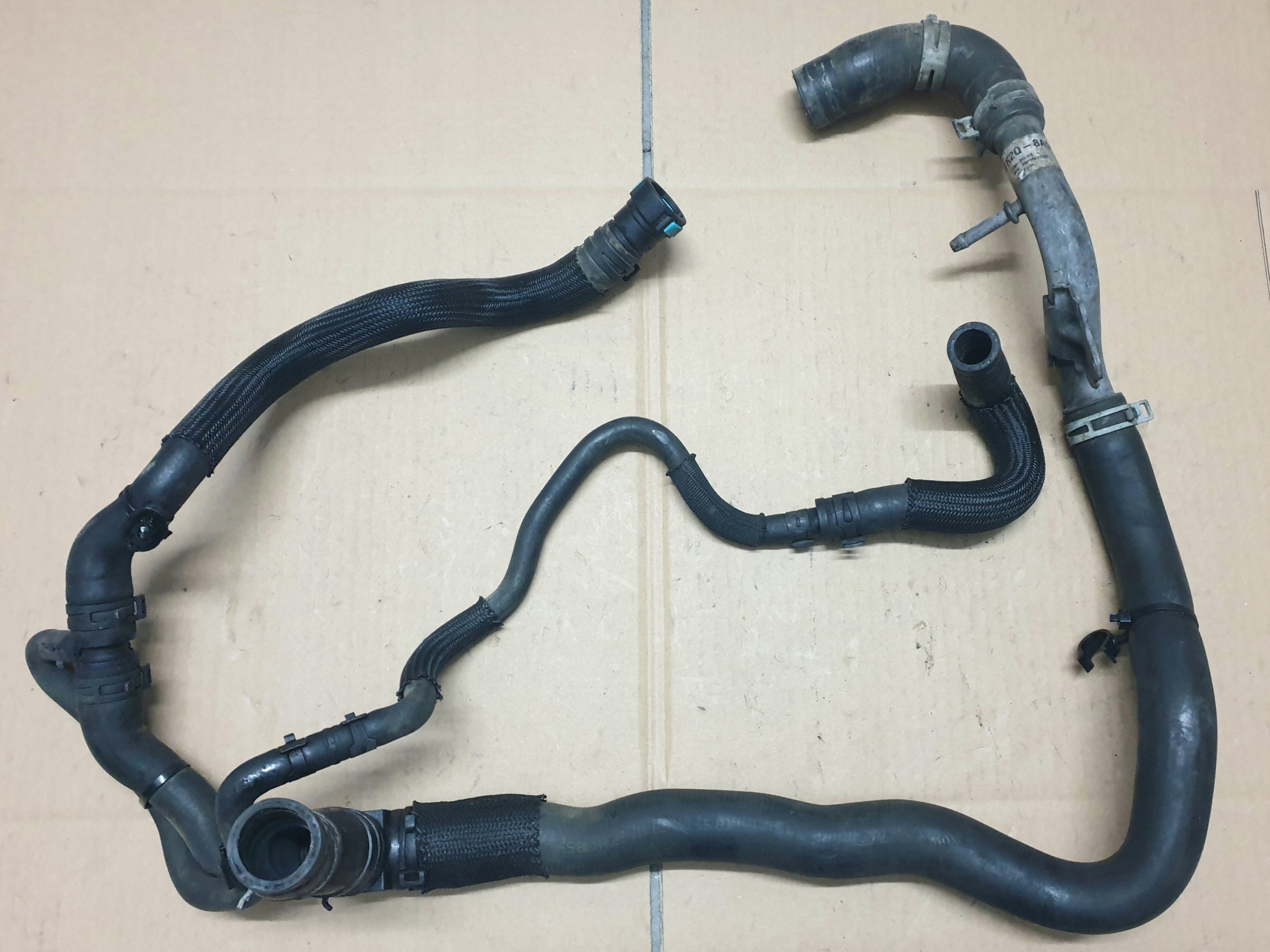 GK2Q-8A589-AC - ШЛАНГ ДЛЯ ВОДИ ДЛЯ FORD TRANSIT MK8 GK2Q8A589AC