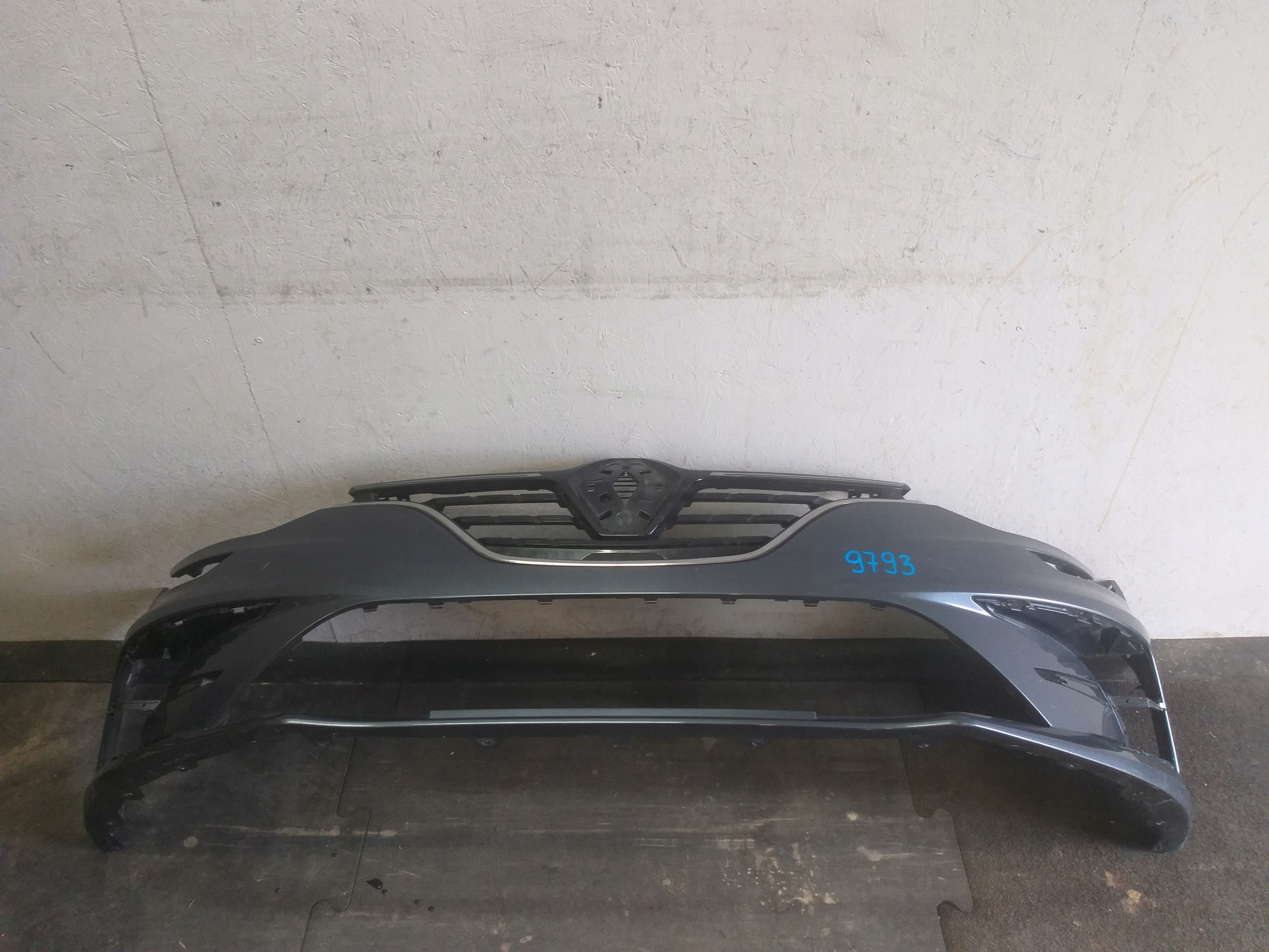 nárazník předek RENAULT MEGANE IV 4 LIFT
