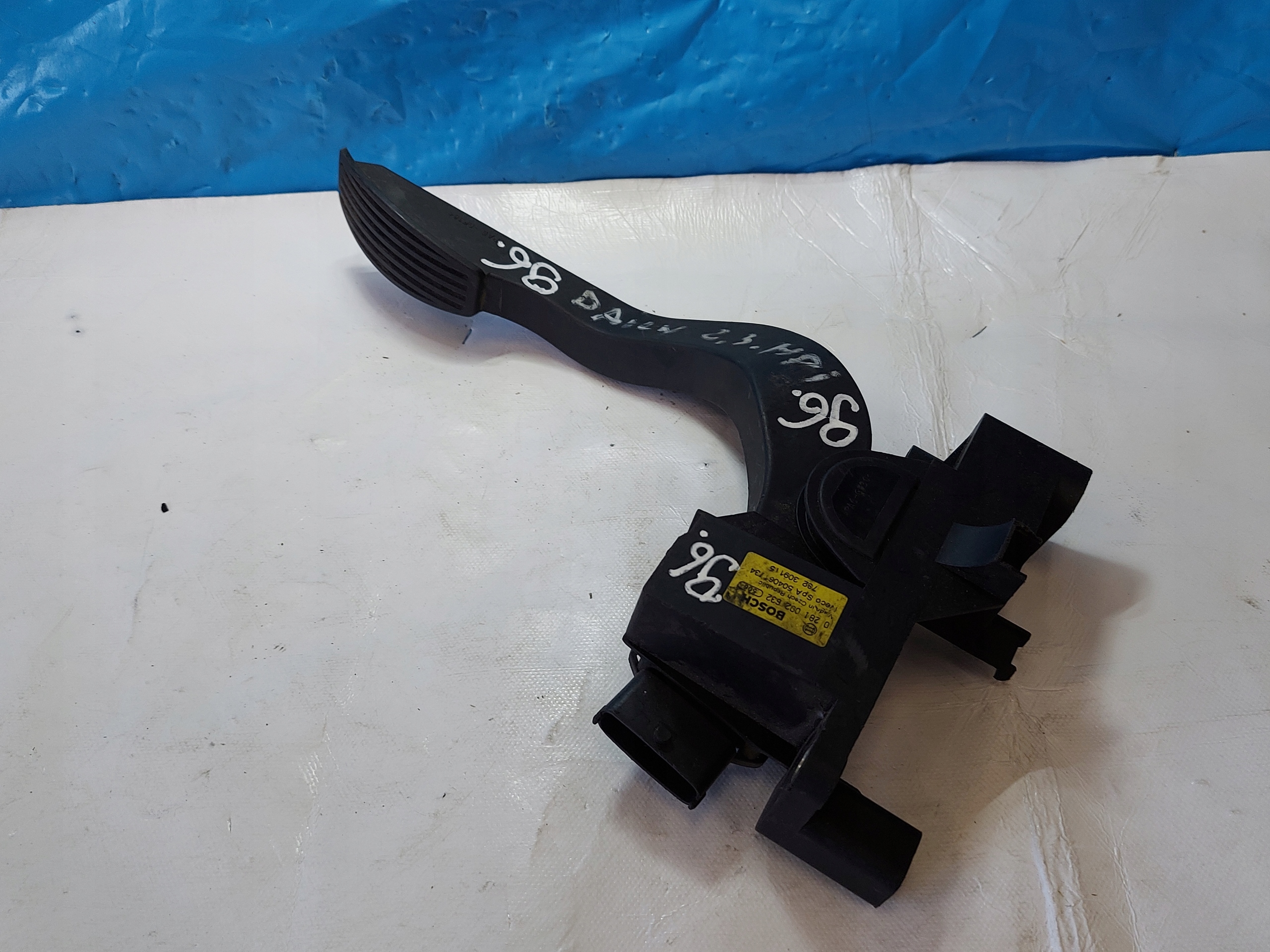 Gaspedal IVECO DAILY 2.3 HPI 0281092632