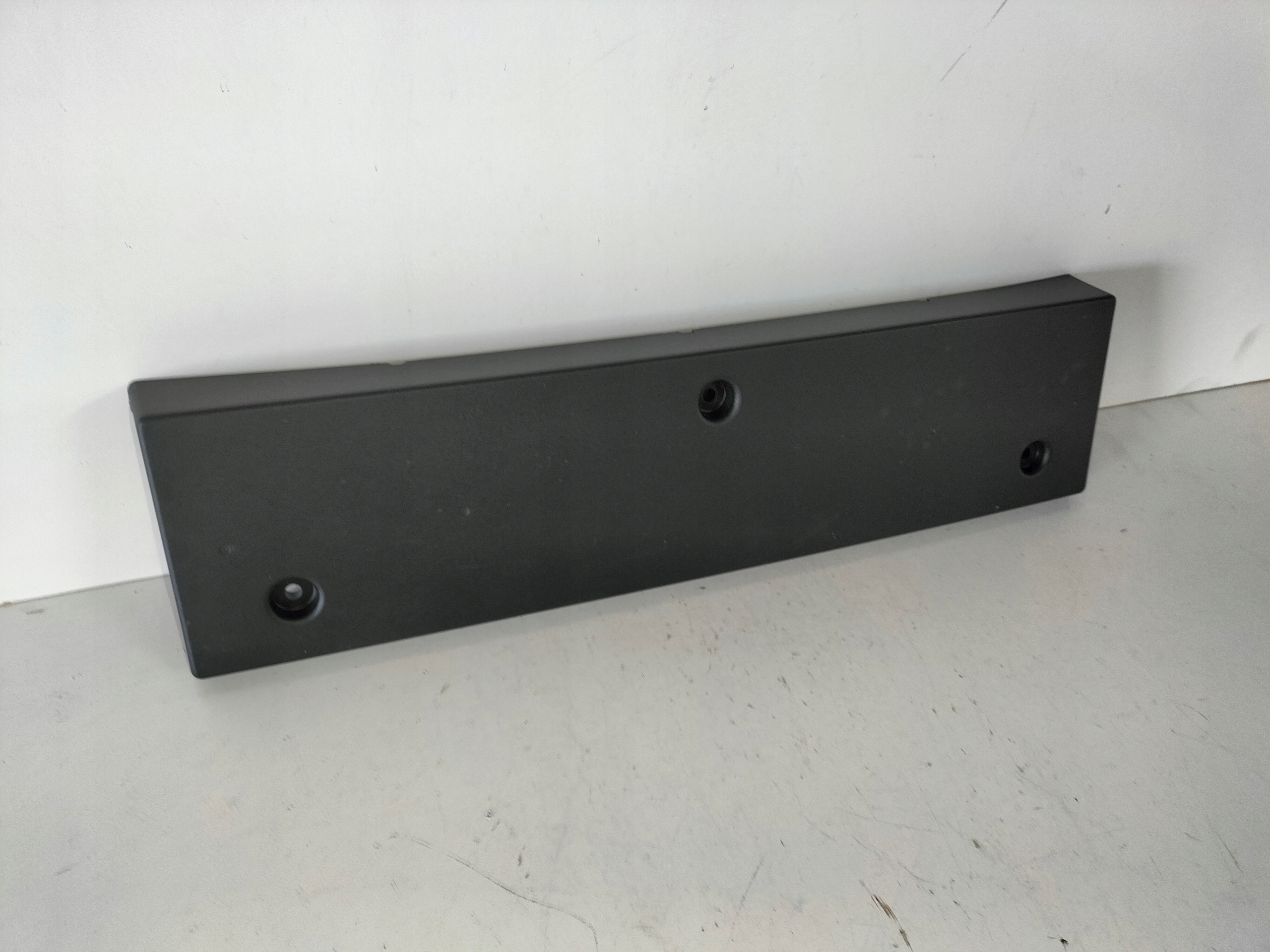 pad below tablice registration front KIA NIRO II 22