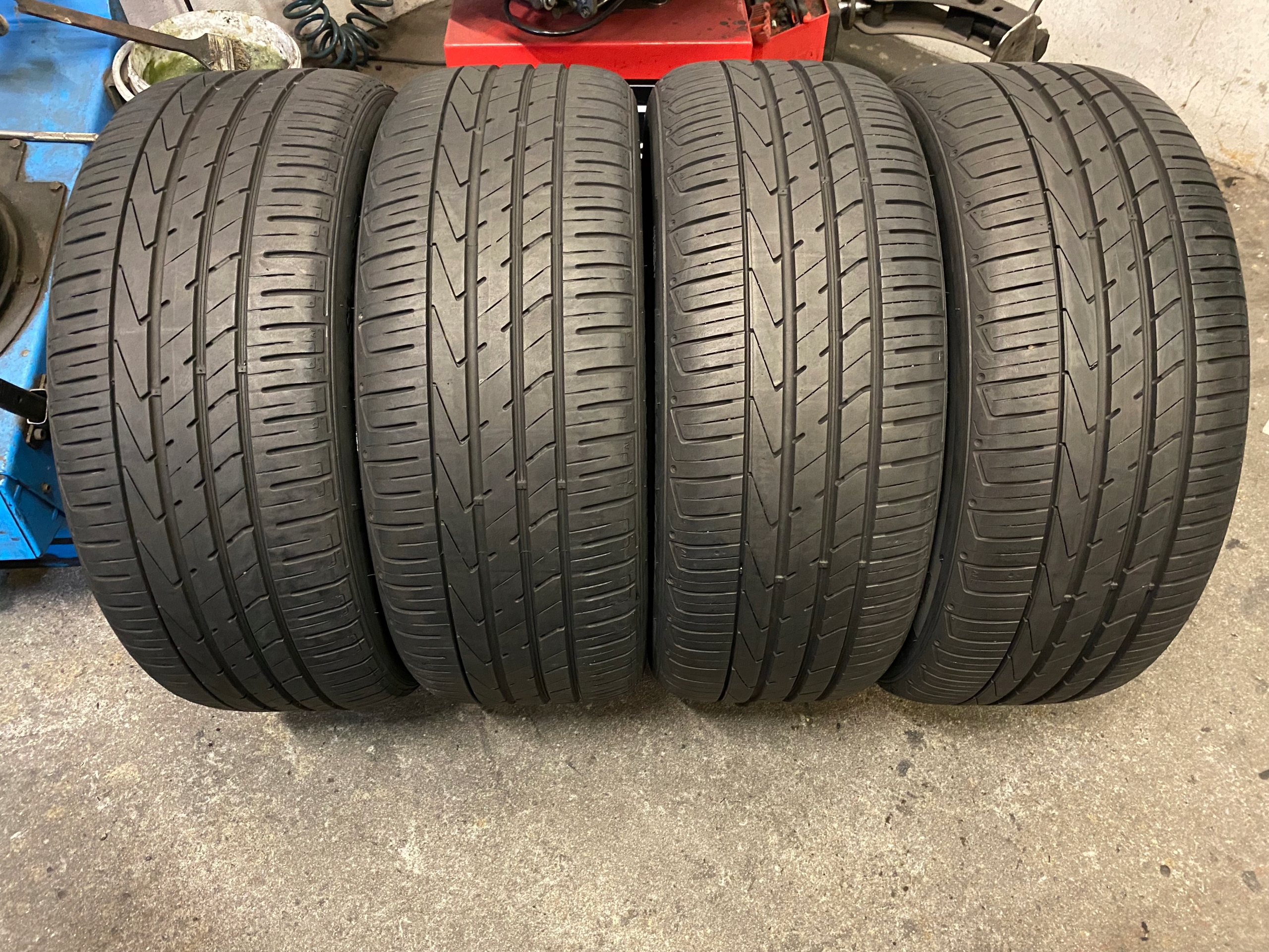 4 tyres summer 235/50R19 Hankook S1 Evo2 SUV 6,5mm