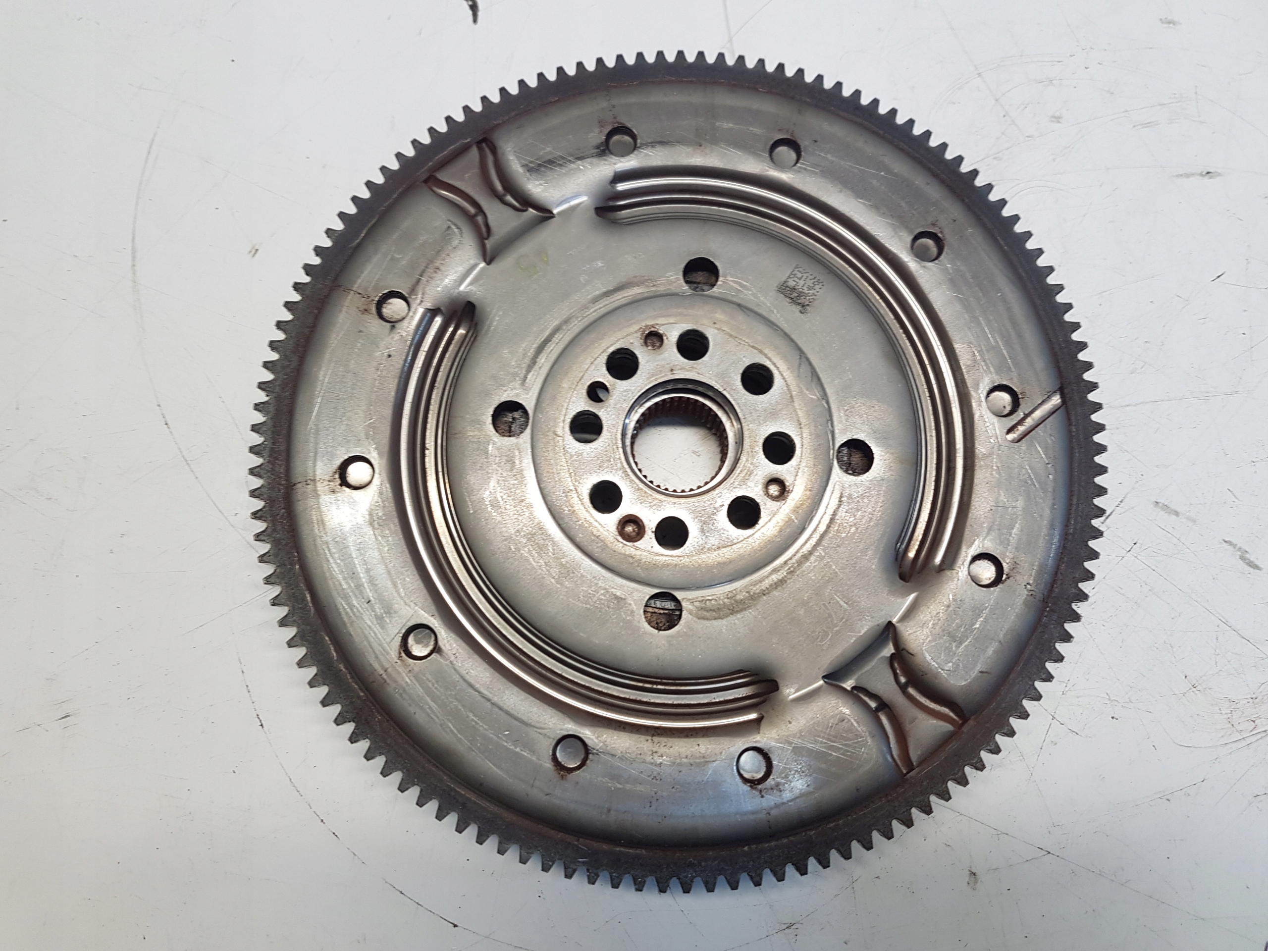 BMW G30 530E wheel flywheel 8690203