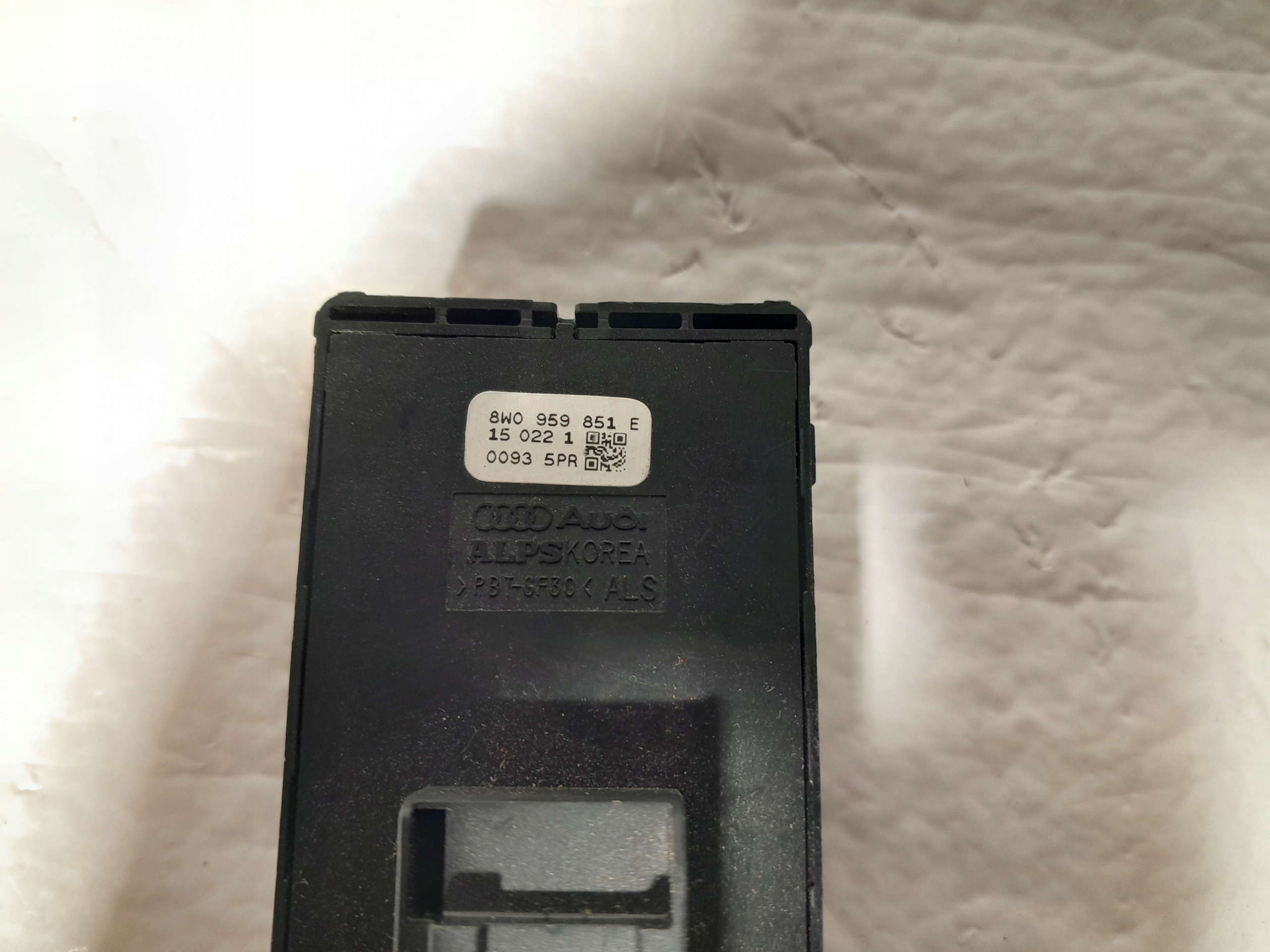 AUDI A4 B9 switch lifting of the window 8W0959851E