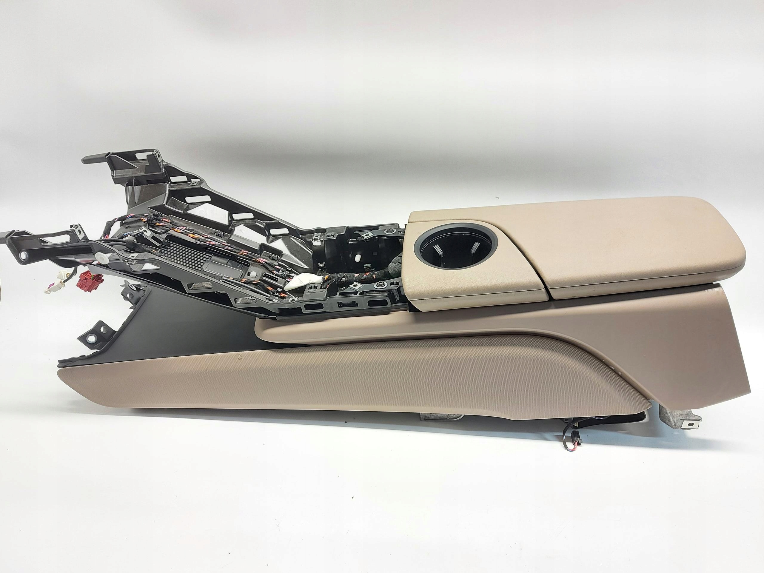Porsche Taycan 4S 9J1 2021r TUNEL central armrest