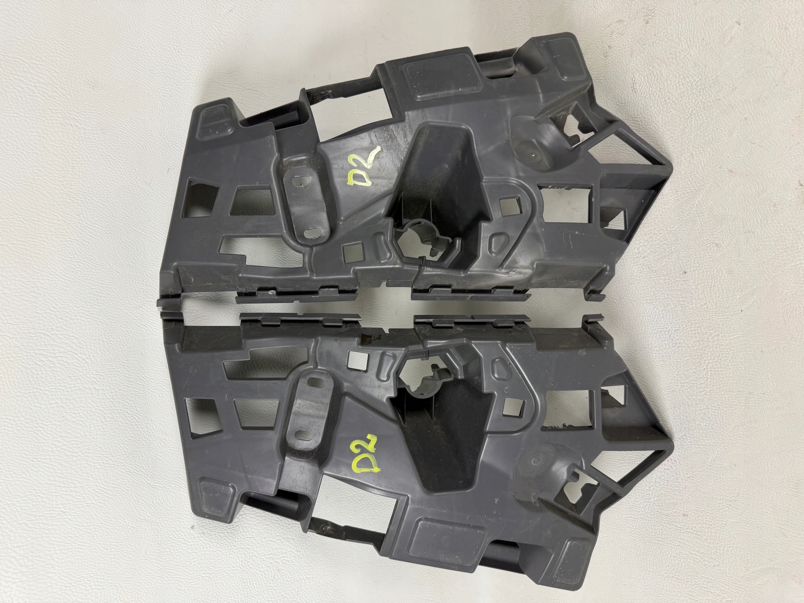 SKODA SCALA 2019- support holder of the washer left right front 657807055 6