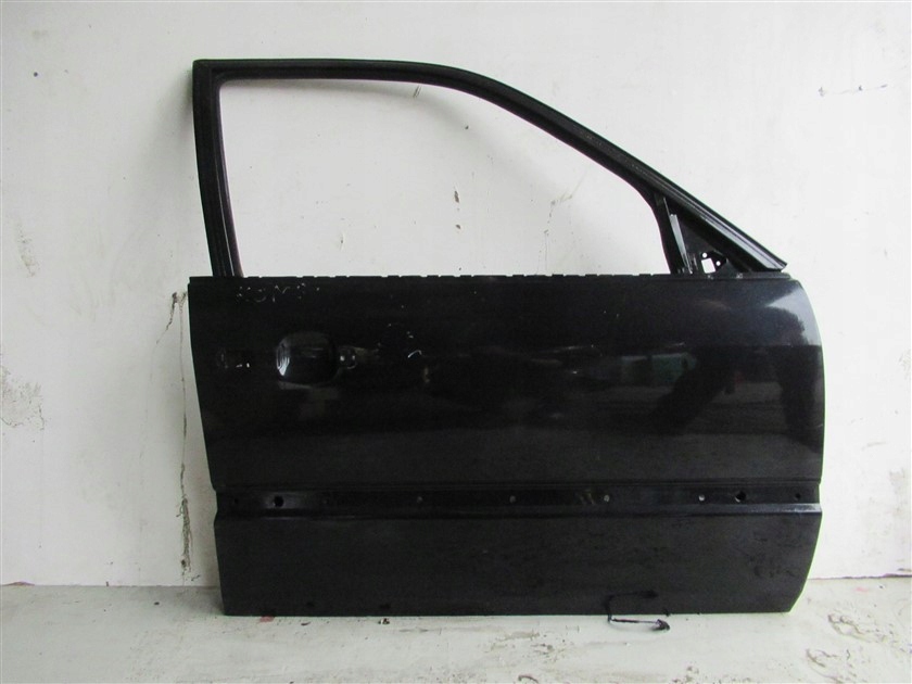 Передняя правая дверь VW PASSAT B4