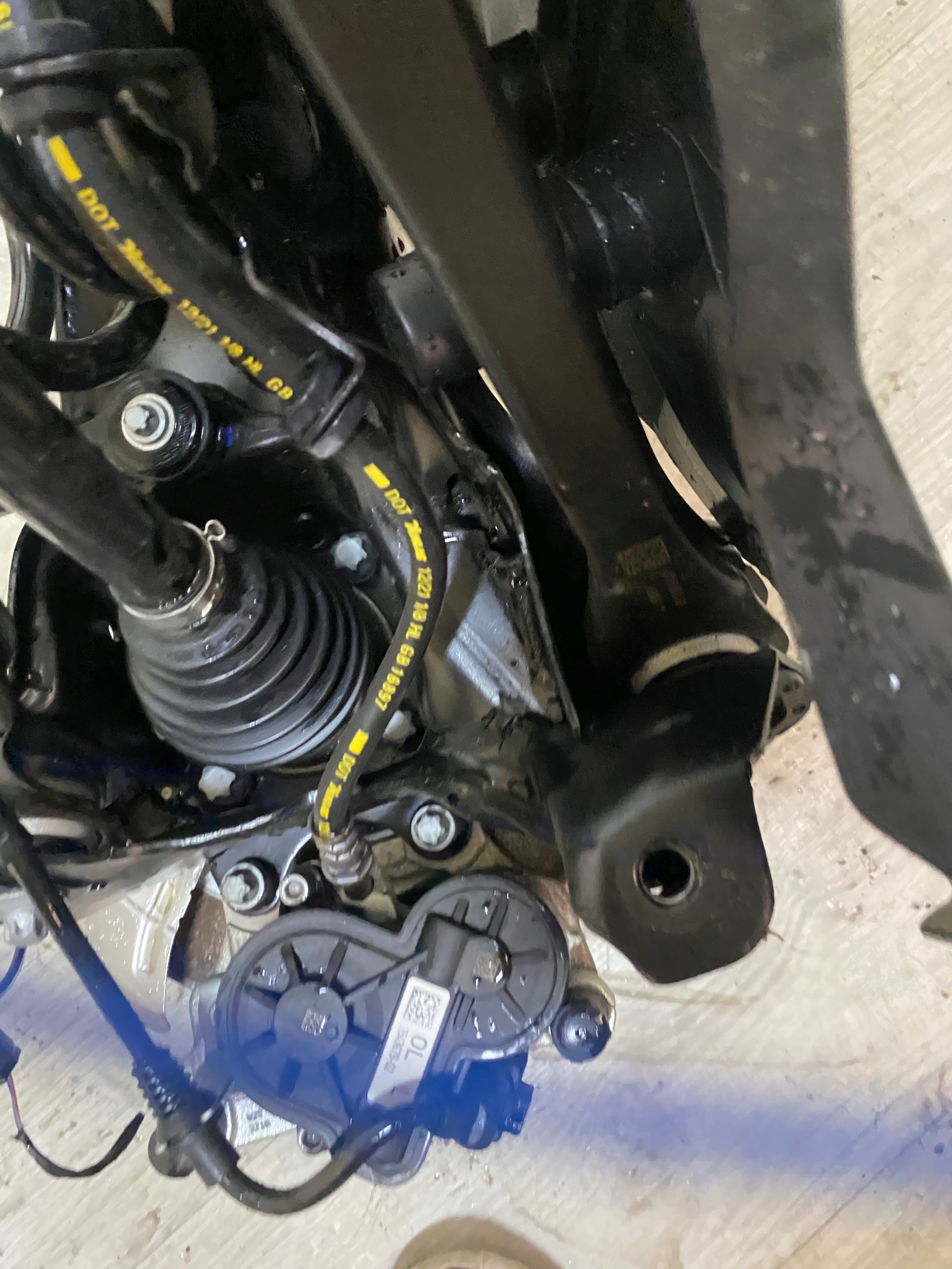 BMW 1 F40 swing arm semi-axis left rear part