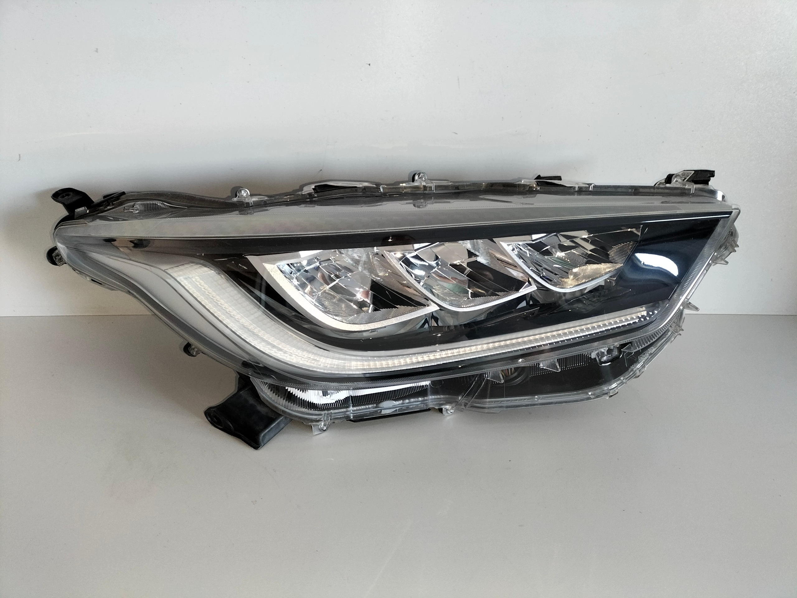 light front reflektor right TOYOTA YARIS 4 IV 20- FULL LED
