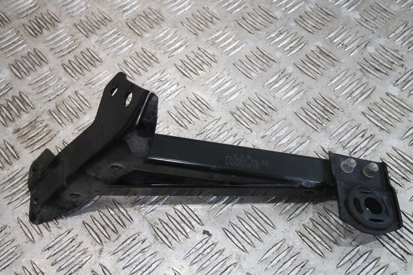 ПІДТРИМУВАЧ КРІПЛЕННЯ ФЕРАРІ 488 772069