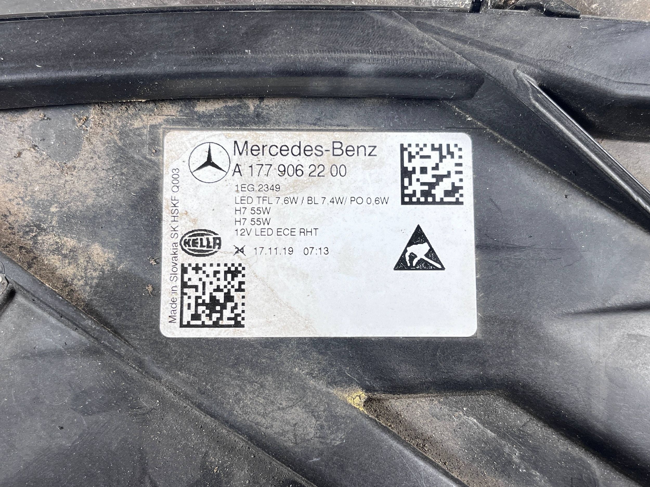 Mercedes A A177 18- light right front front