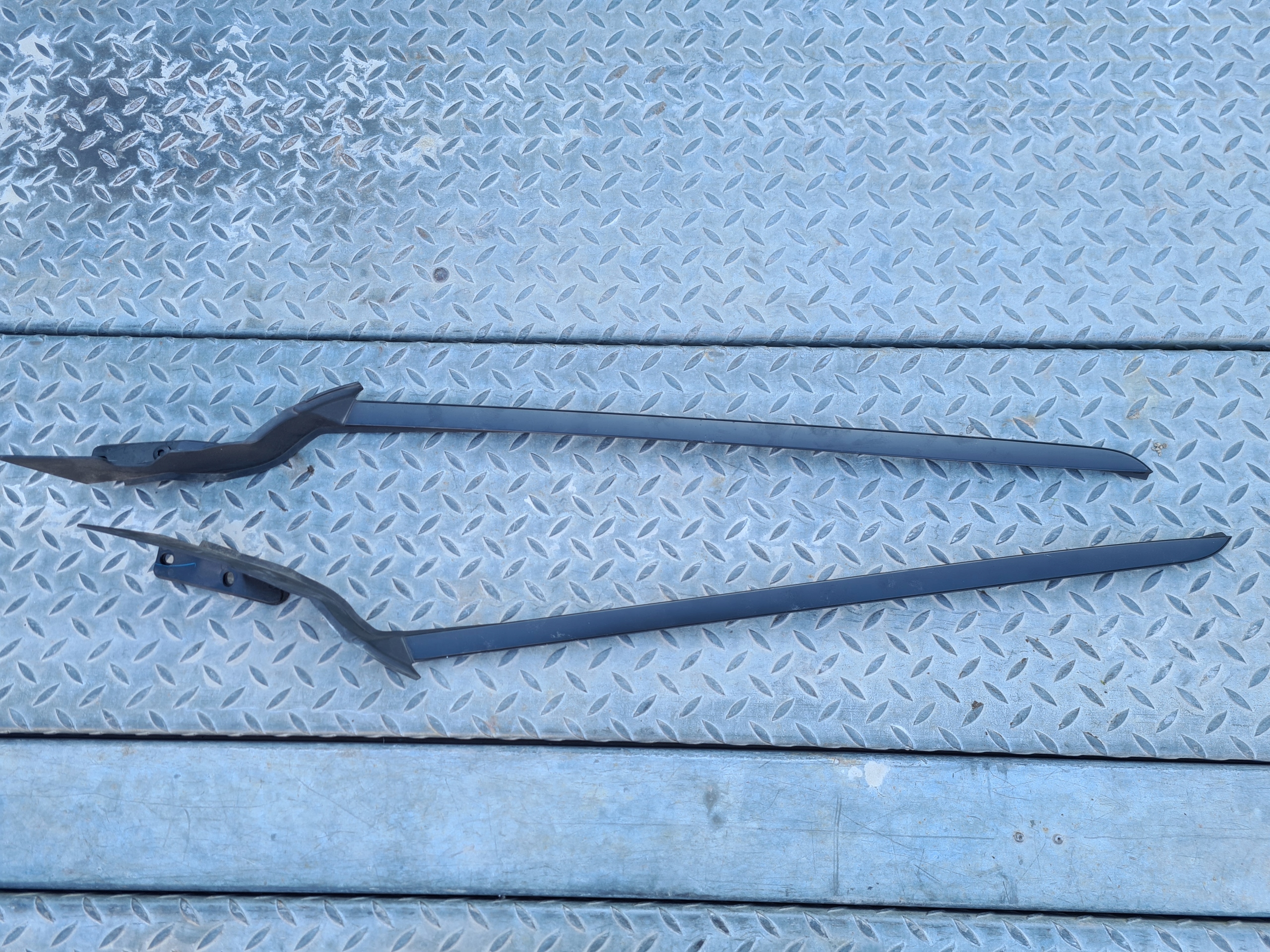 Lexus UX панель стекла левая правая