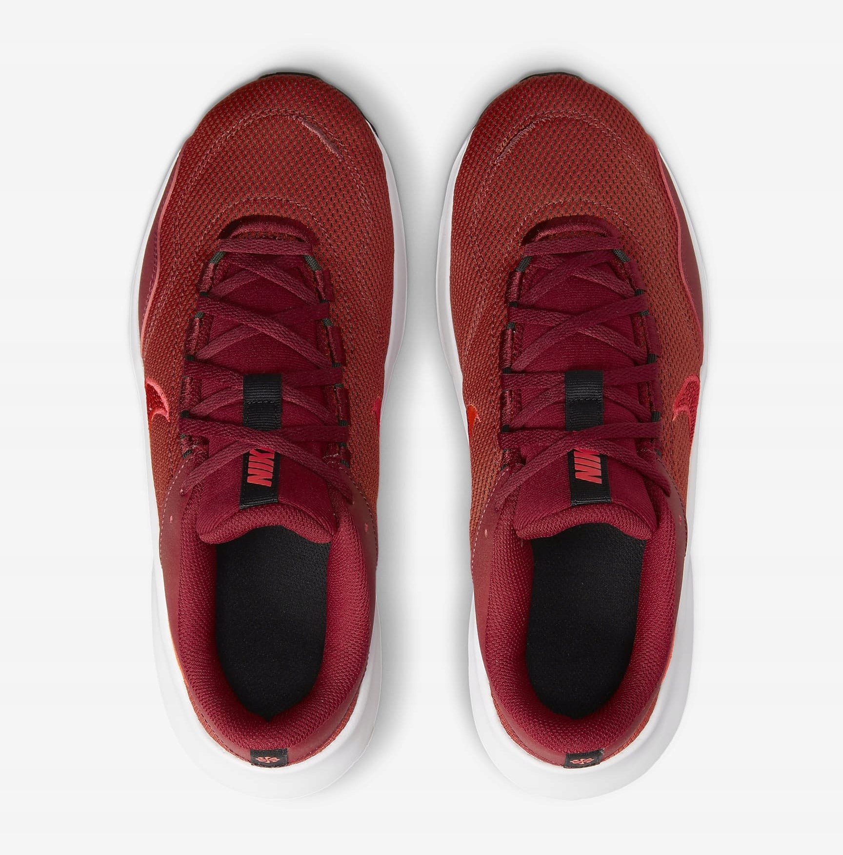 NIKE LEGEND ESSENTIAL 3 DM1120-600 r. 46 / 30 cm Model LEGEN ESSENTIAL 3