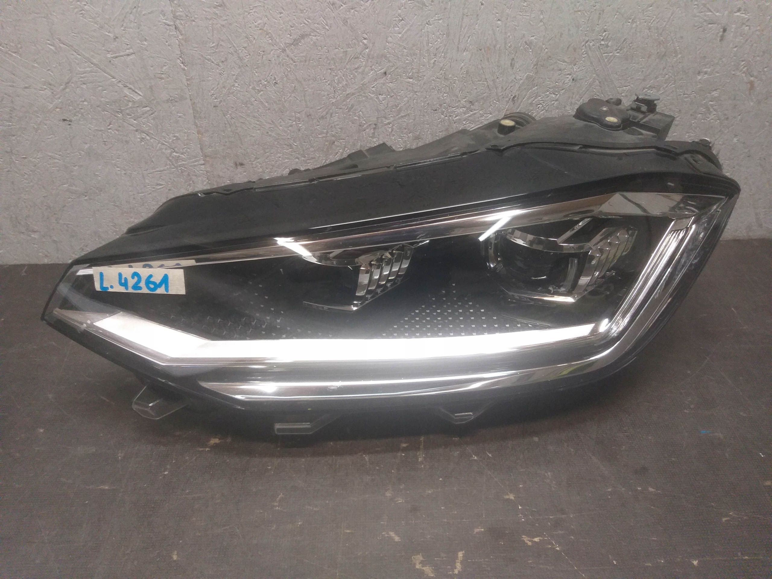 light front left VW SPORTSVAN FULL LED LIFT 517941081