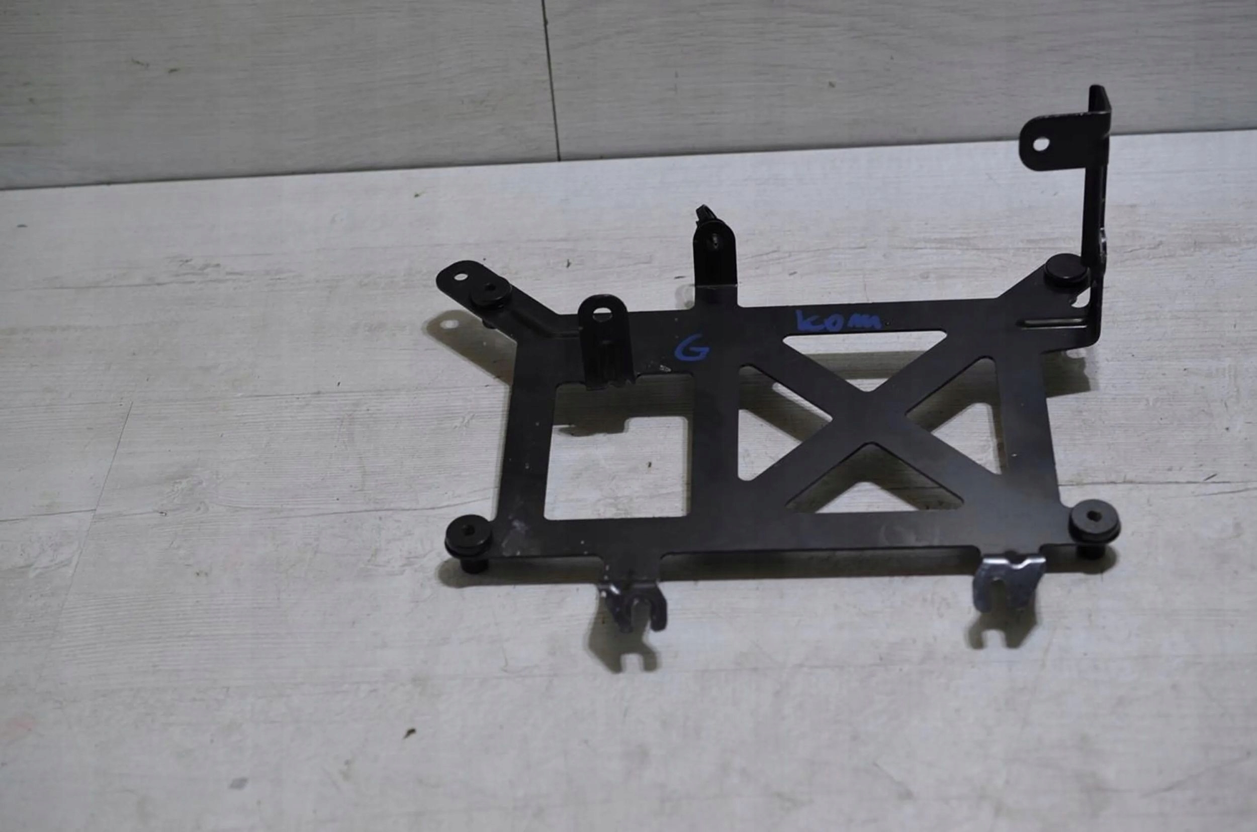 Alfa Romeo Giulia 2021 Support plaque komputera
