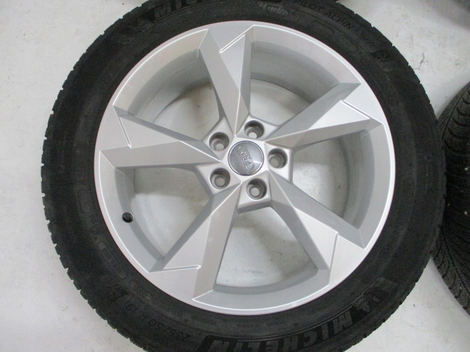 wheels discs tyres Audi Q3 83A M+S R19 83A601025N