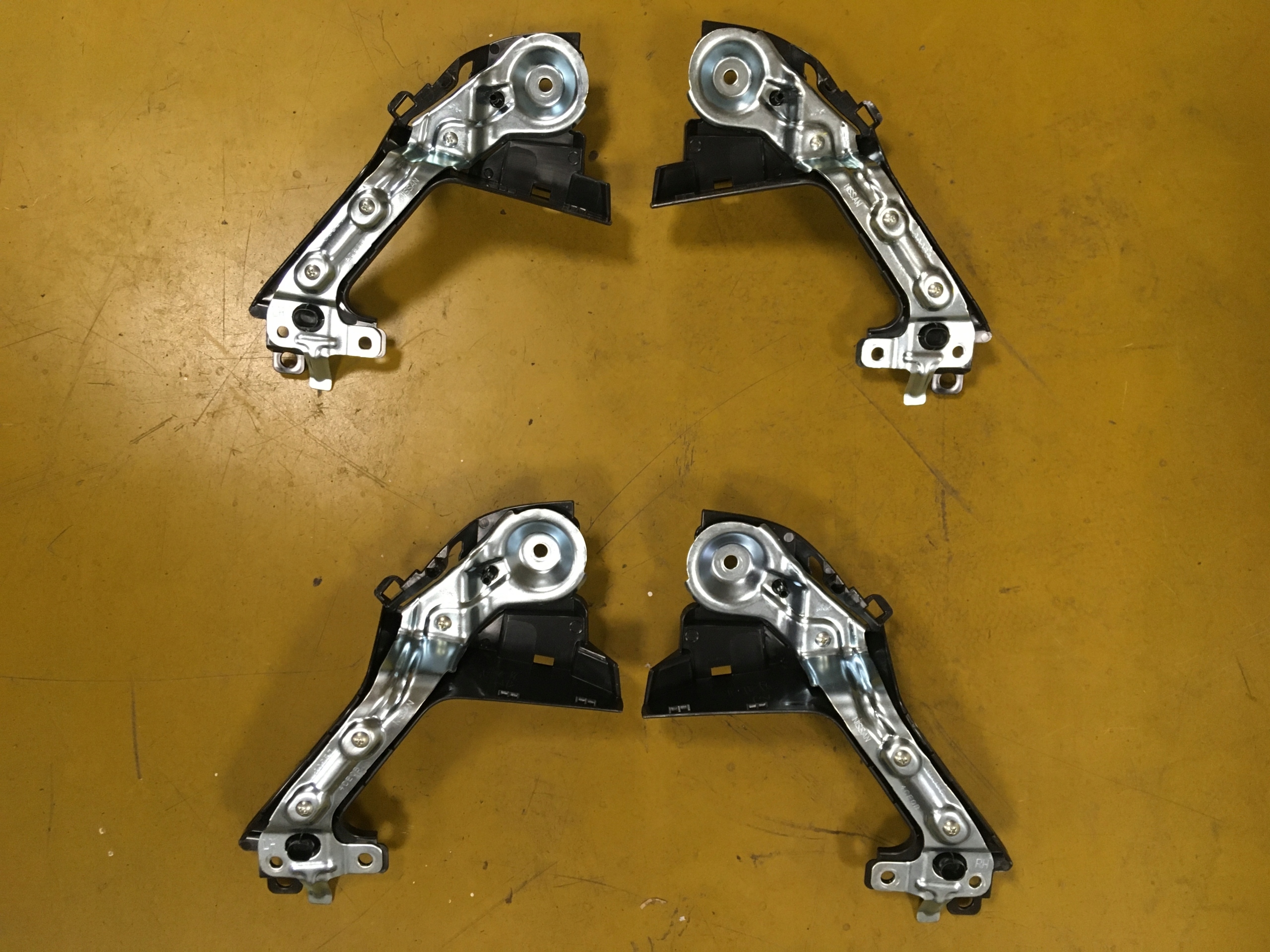 РУЧКА ДЕРЖАТЕЛЬ БОКОВАЯ ПРАВА NISSAN X-ТРЕК T32