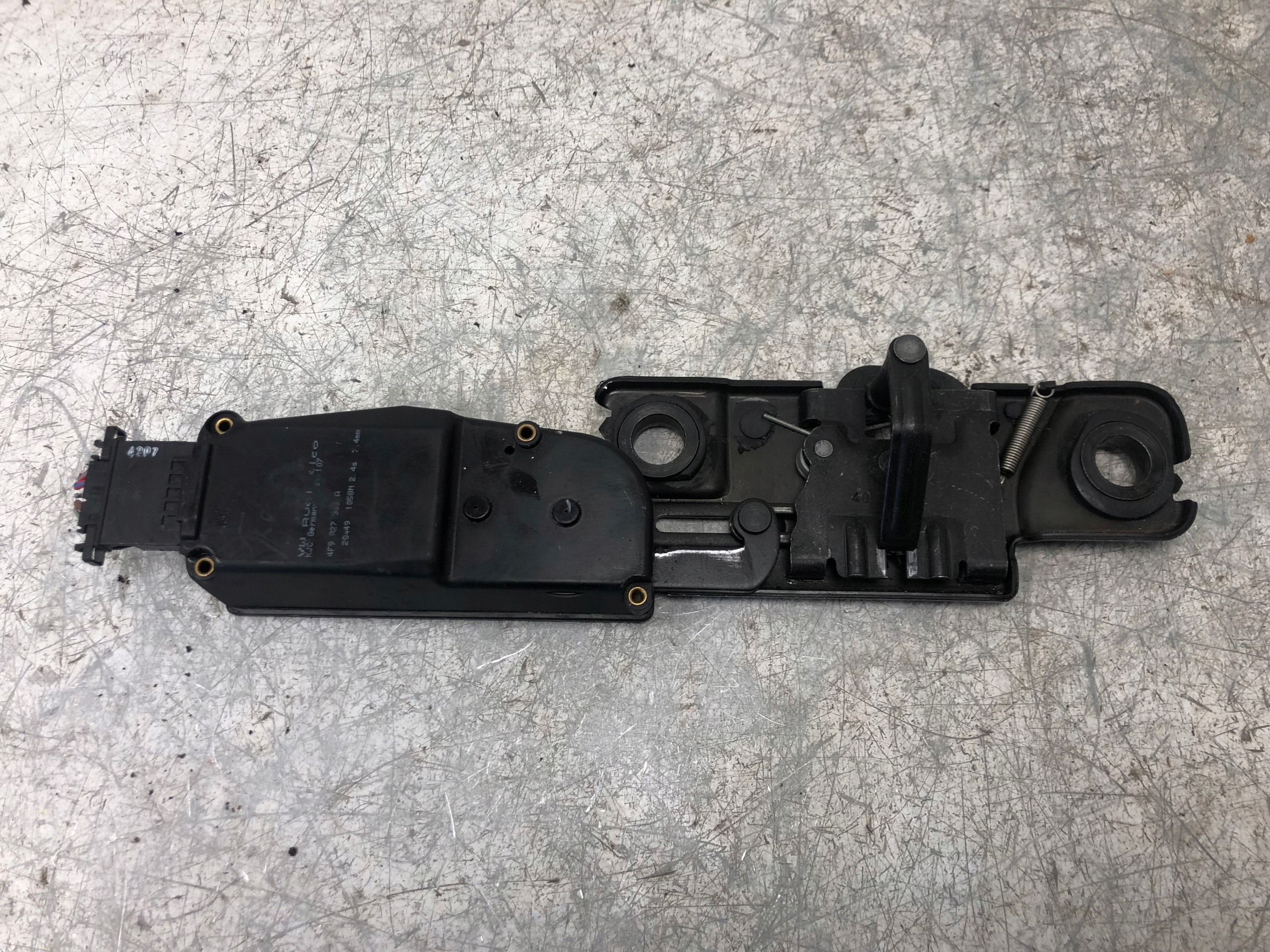 lock DOCIAG bonnet AUDI A6 C6 4F9827383A